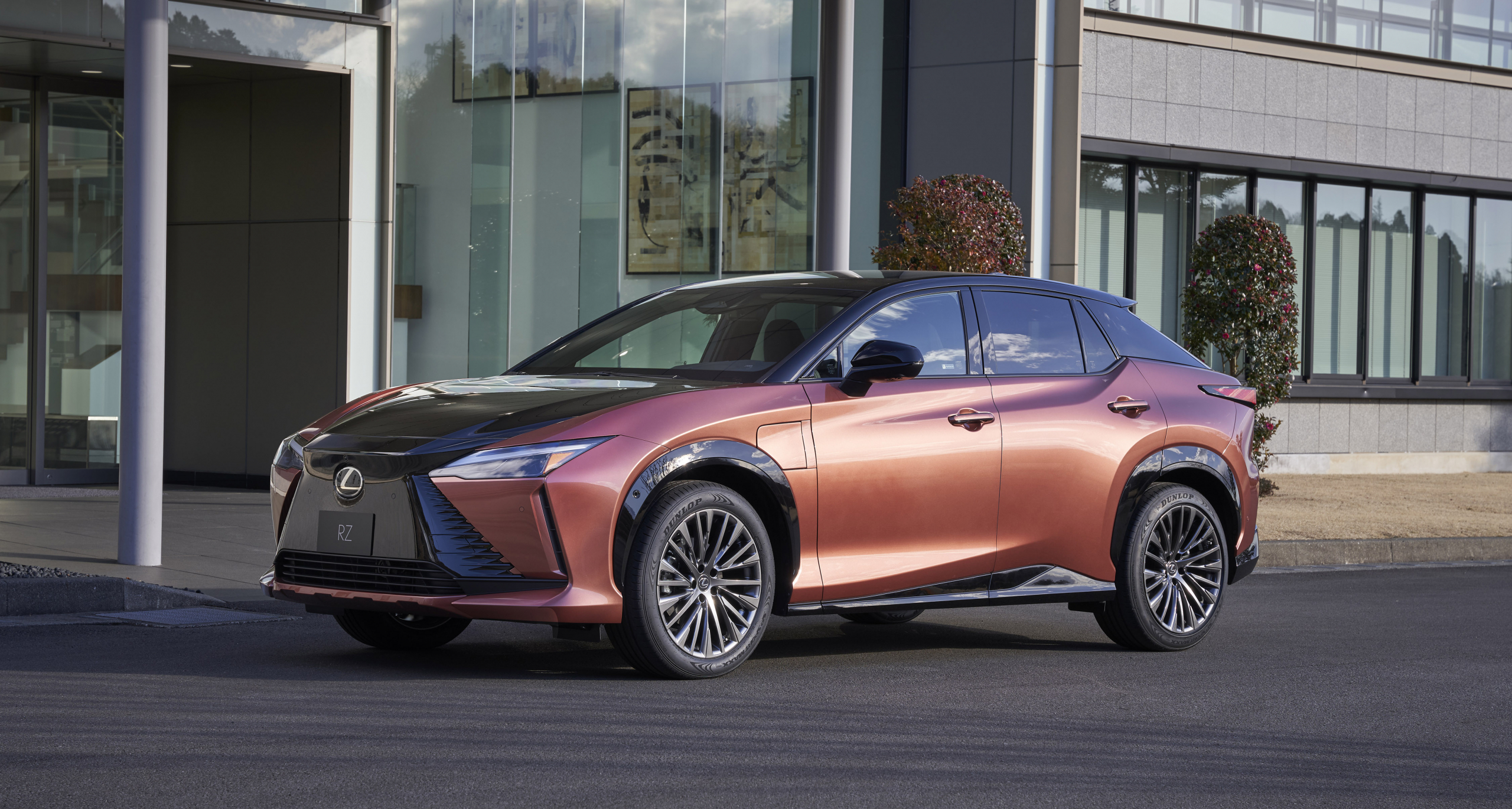 Lexus geeft toe: 'klanten vinden onze enorme 'spindle grille' niet om aan te gluren'