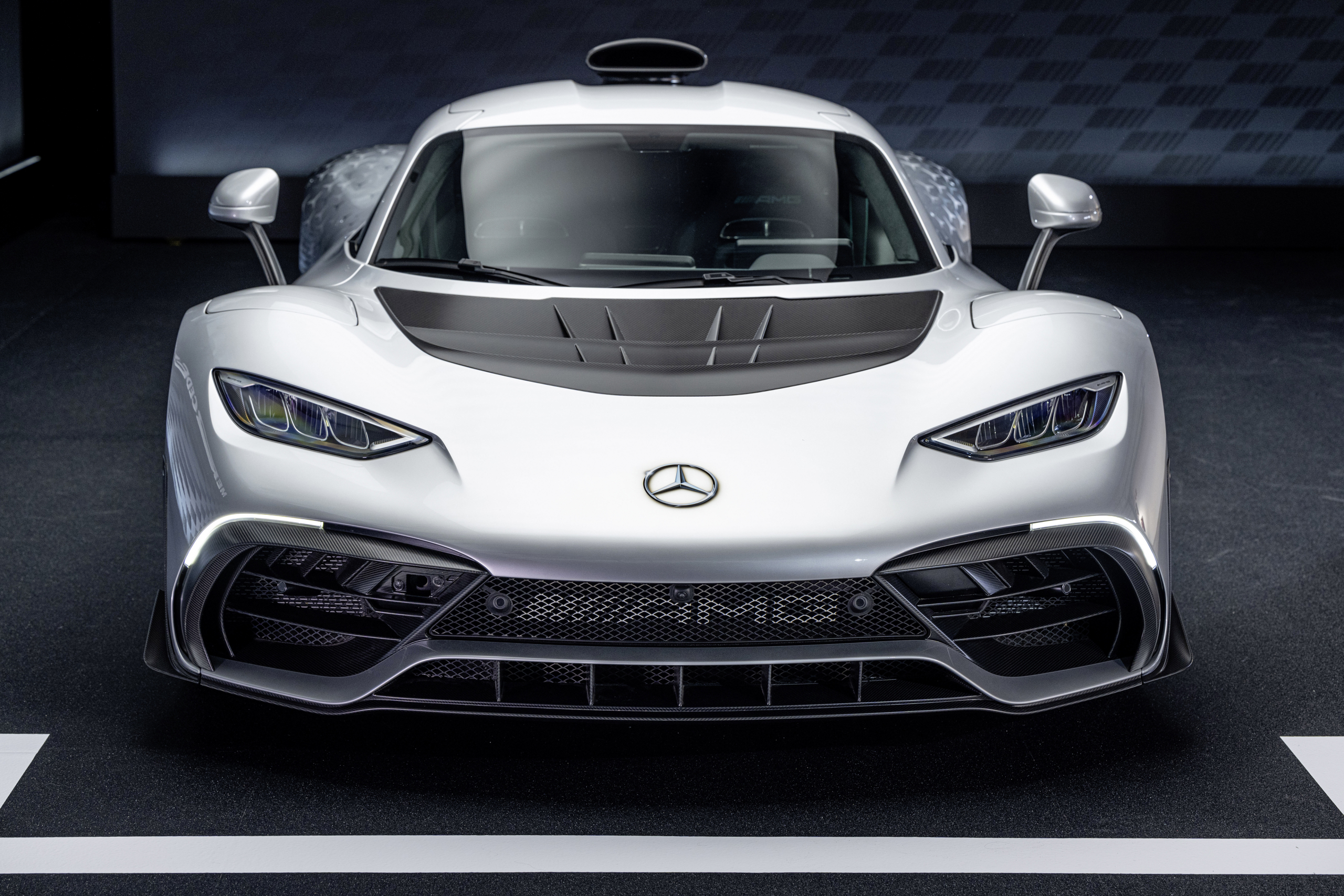 Het is maar goed dat de Mercedes-AMG One zo snel is. Want man, wat is-ie laat ...