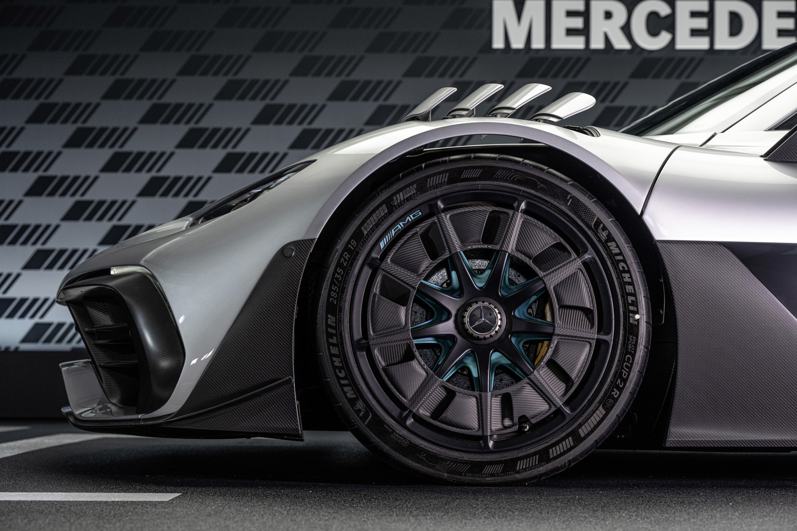 Het is maar goed dat de Mercedes-AMG One zo snel is. Want man, wat is-ie laat ...