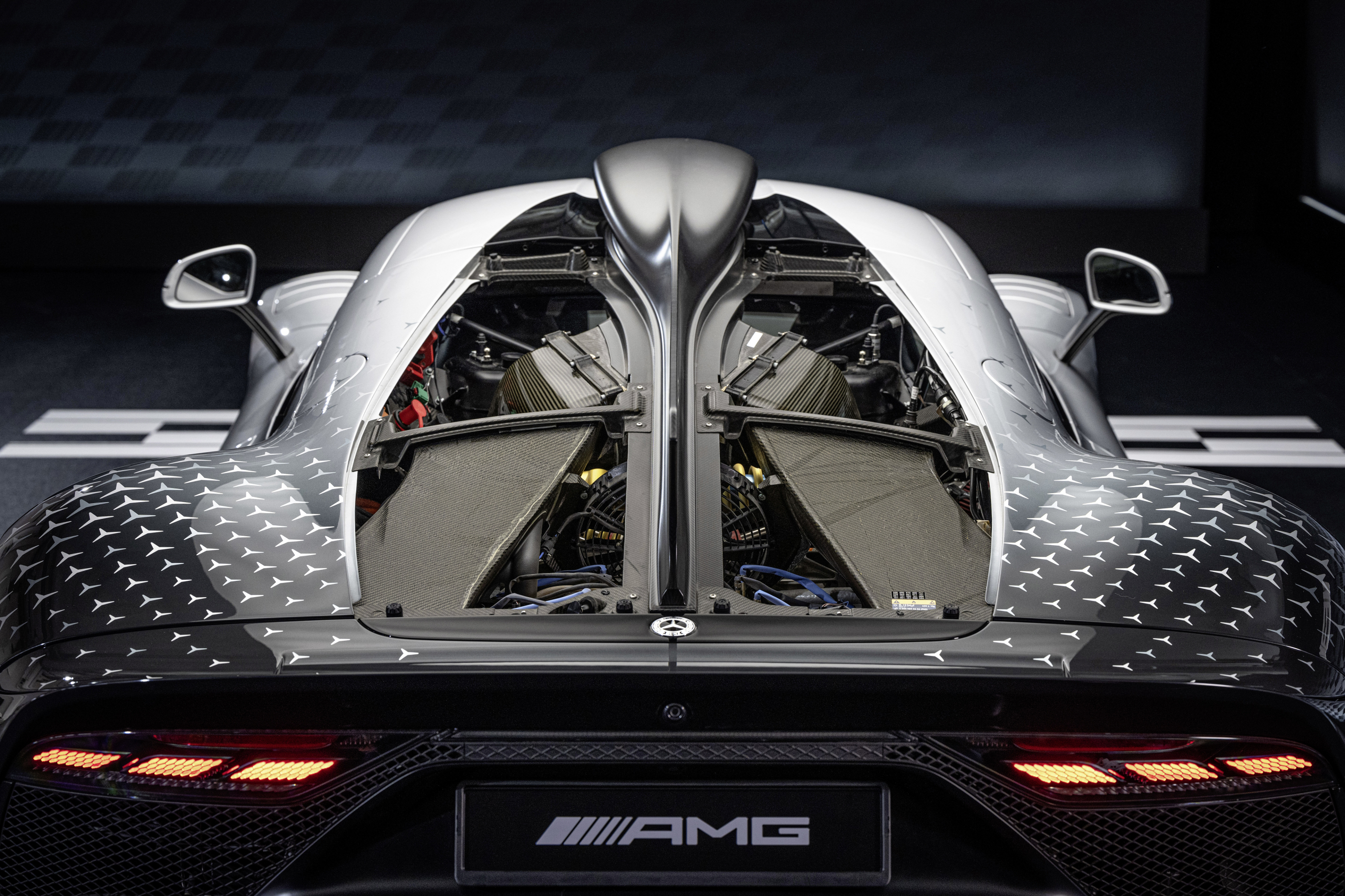 Het is maar goed dat de Mercedes-AMG One zo snel is. Want man, wat is-ie laat ...