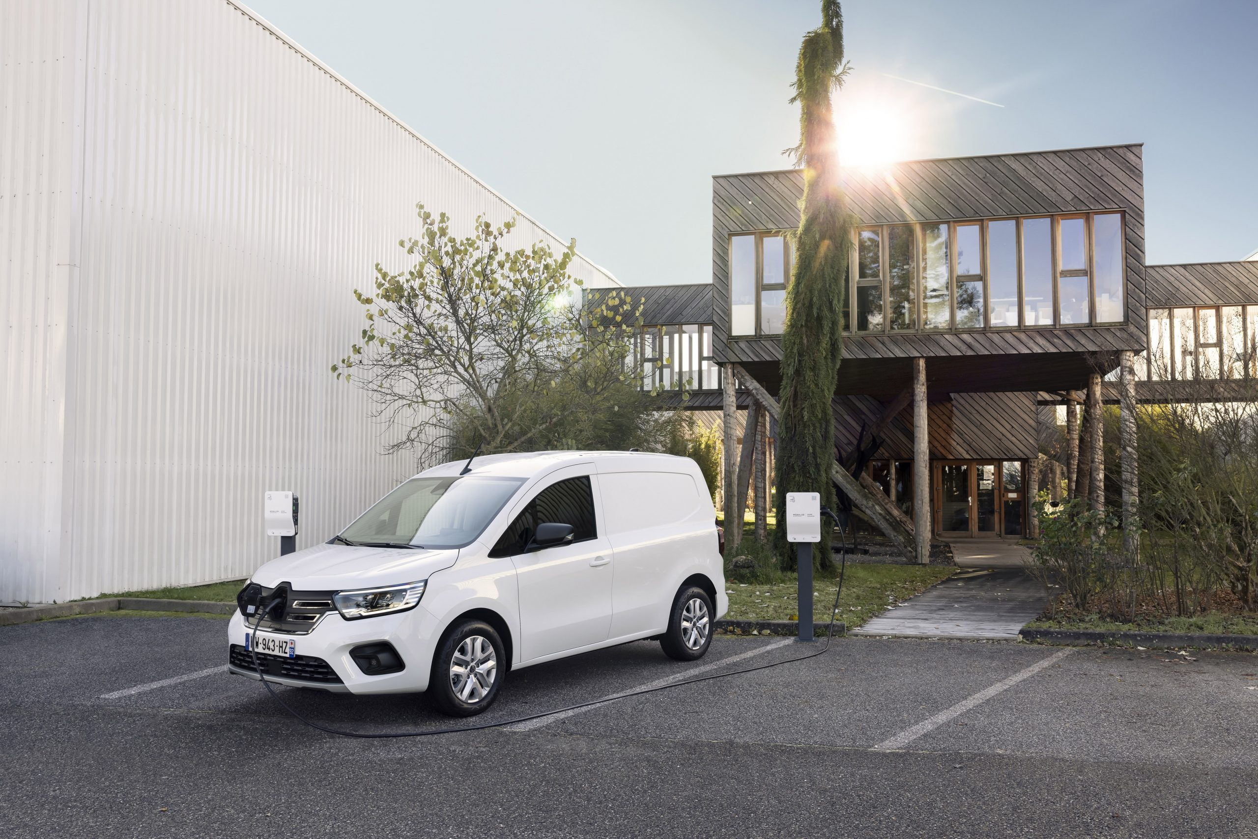 Renault Kangoo E-Tech met Open Sesame-deur schuift extra ver open