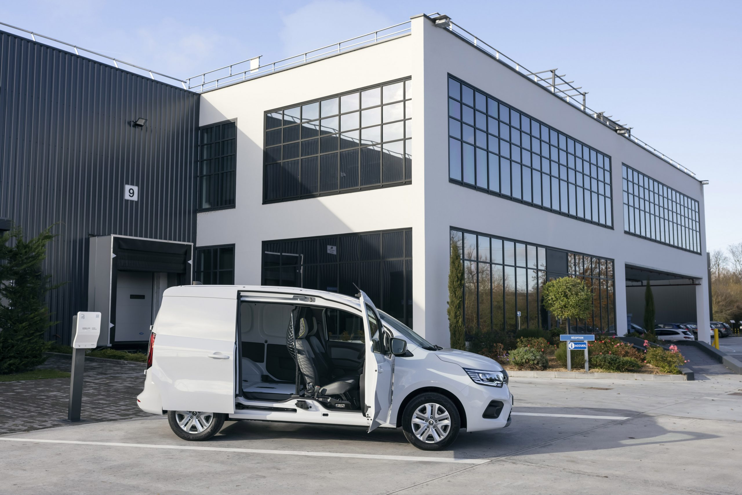 Renault Kangoo E-Tech met Open Sesame-deur schuift extra ver open