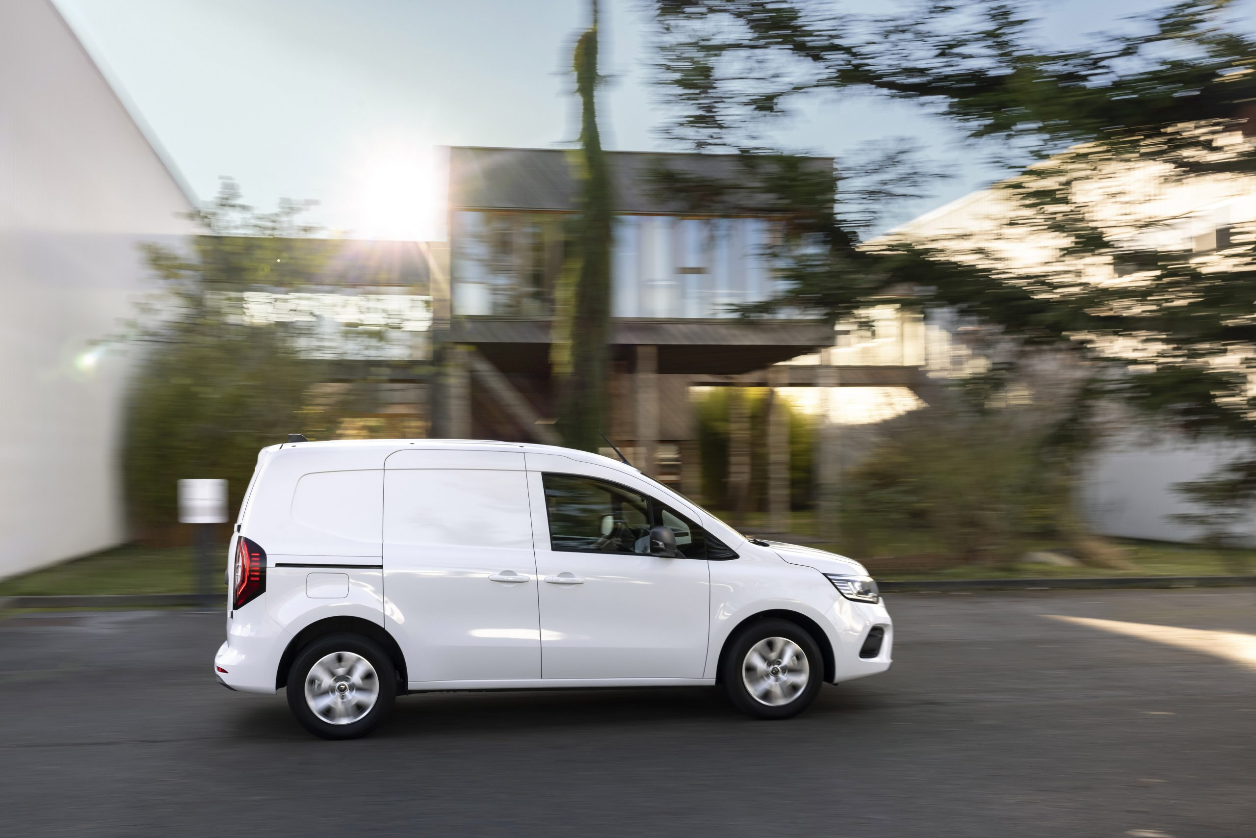 Renault Kangoo E-Tech met Open Sesame-deur schuift extra ver open