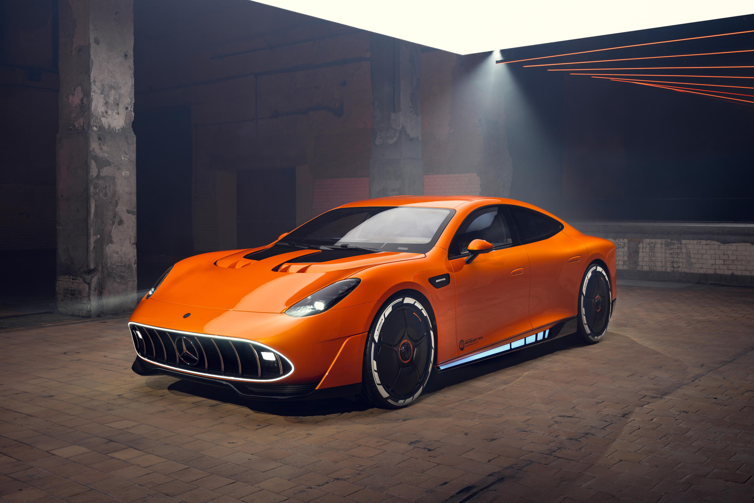 Mercedes-AMG Concept GT XX knalt heftige toekomst binnen - met vette knipoog naar vroeger