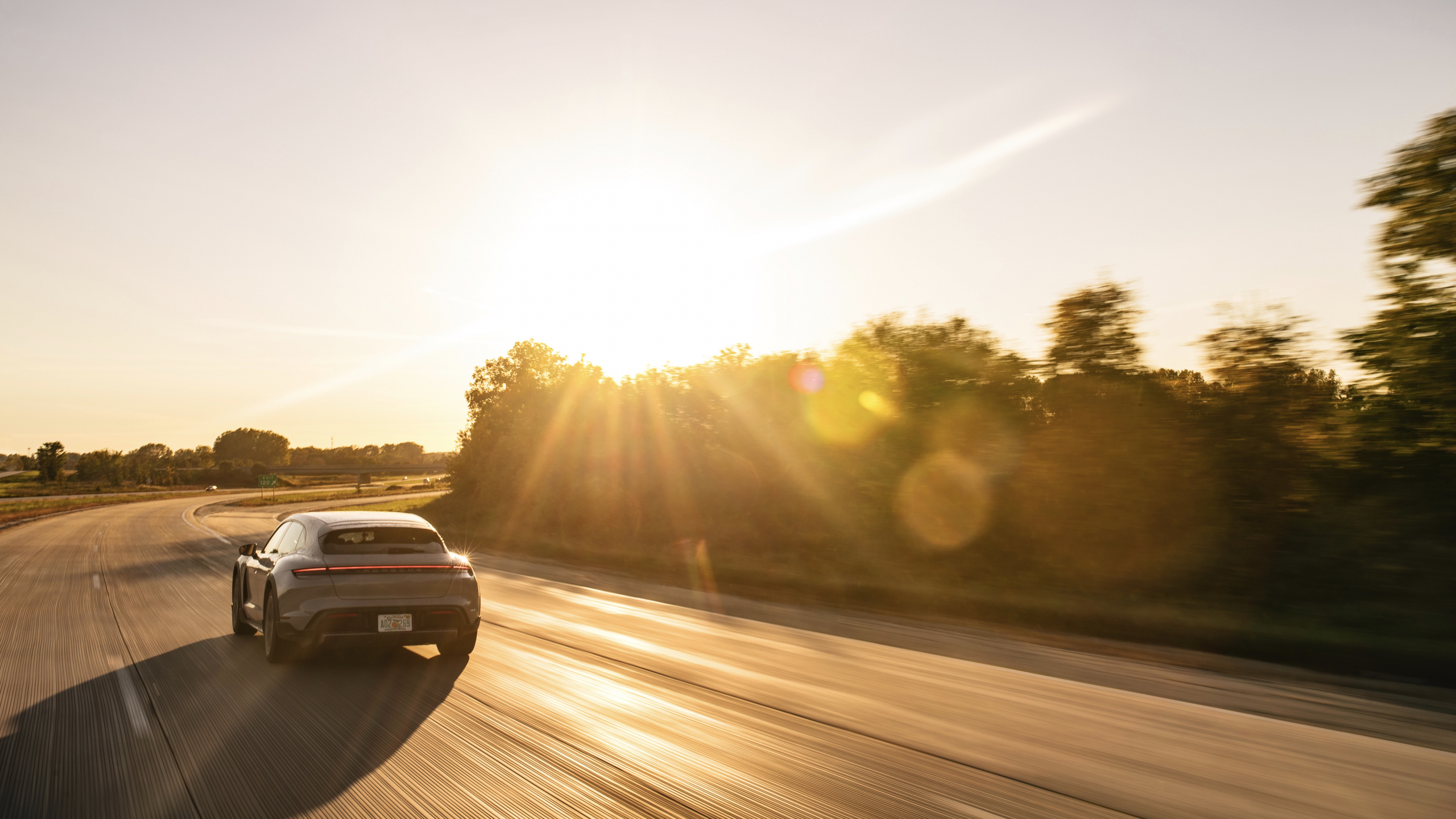 Porsche Taycan staat in het Guiness World Records-boek ... met een vrij nutteloos kunstje