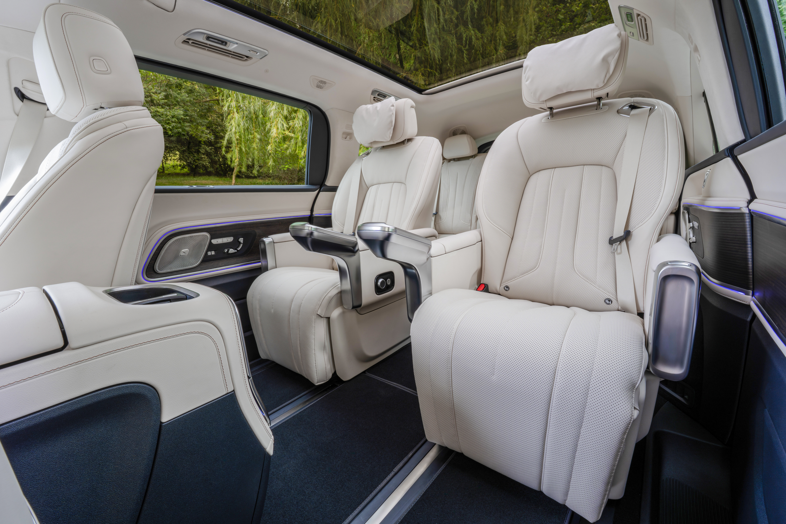 Mercedes VLE: 3 voordelen, 3 nadelen van een extreem luze maar loodzware bus