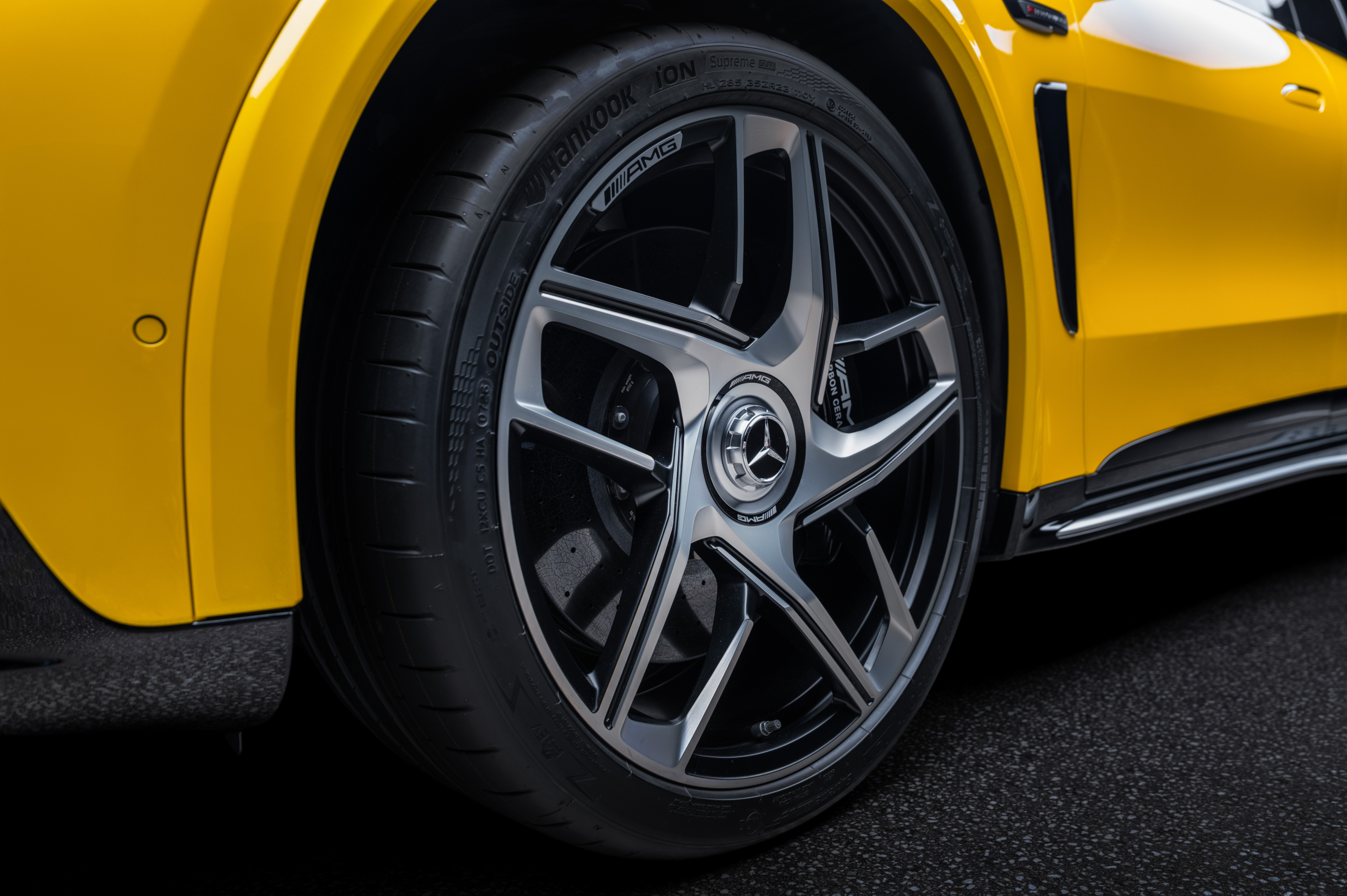 AMG geeft toe dat het de honger naar V8's onderschatte, maar komt met knotsgekke EV