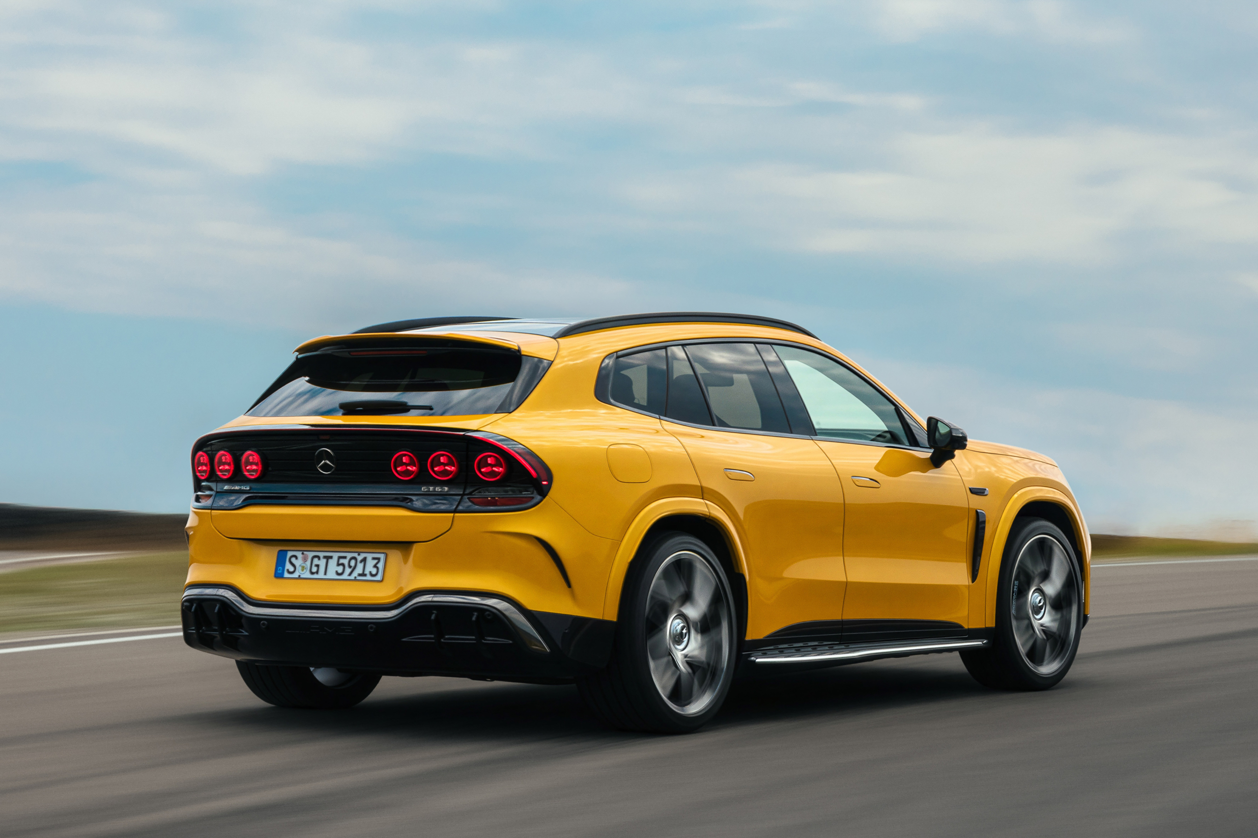 AMG geeft toe dat het de honger naar V8's onderschatte, maar komt met knotsgekke EV