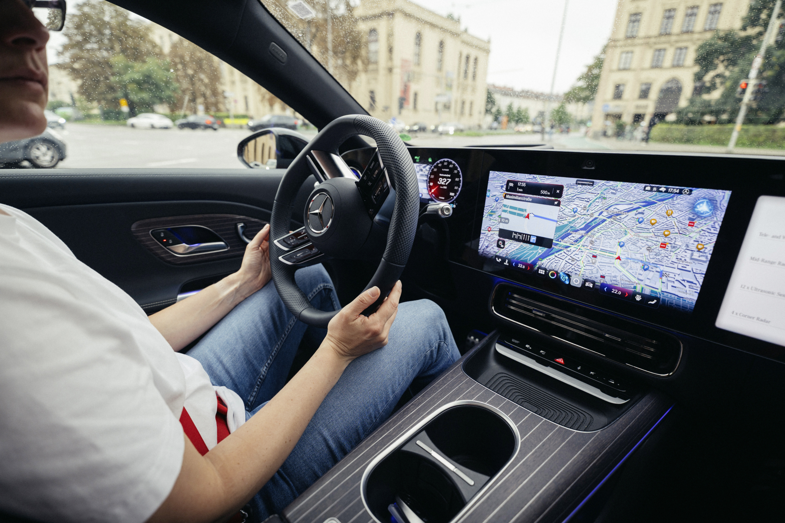 Mercedes troeft Tesla af met zelfrijdende auto, maar er zit een addertje onder het gras