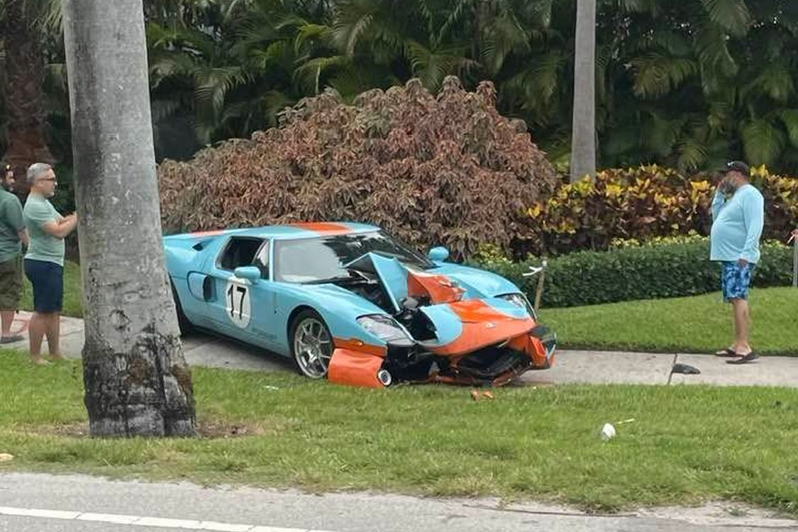 Amerikaan weet niet hoe handbak werkt, crasht zijn peperdure Ford GT