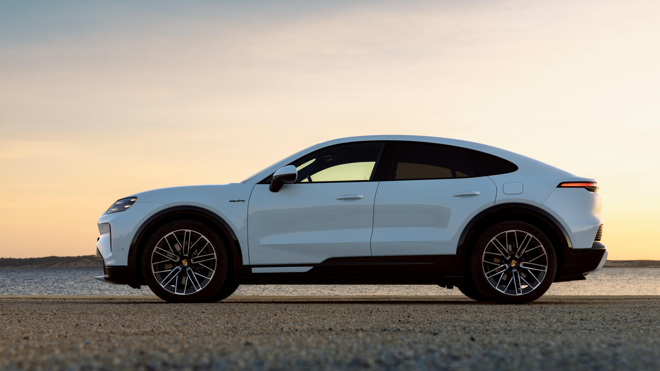 Laatste grote sportwagenmerk capituleert voor de SUV