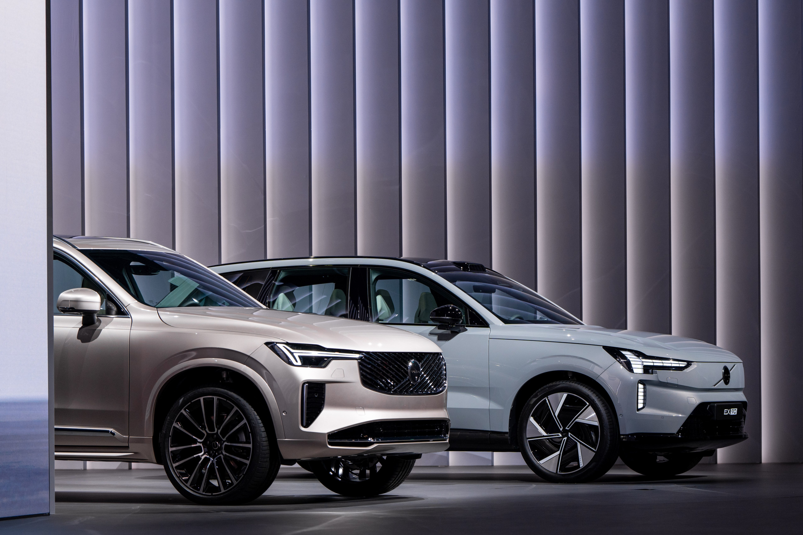 Volvo EX90 vs. Volvo XC90: belangrijkste verschillen op een rij