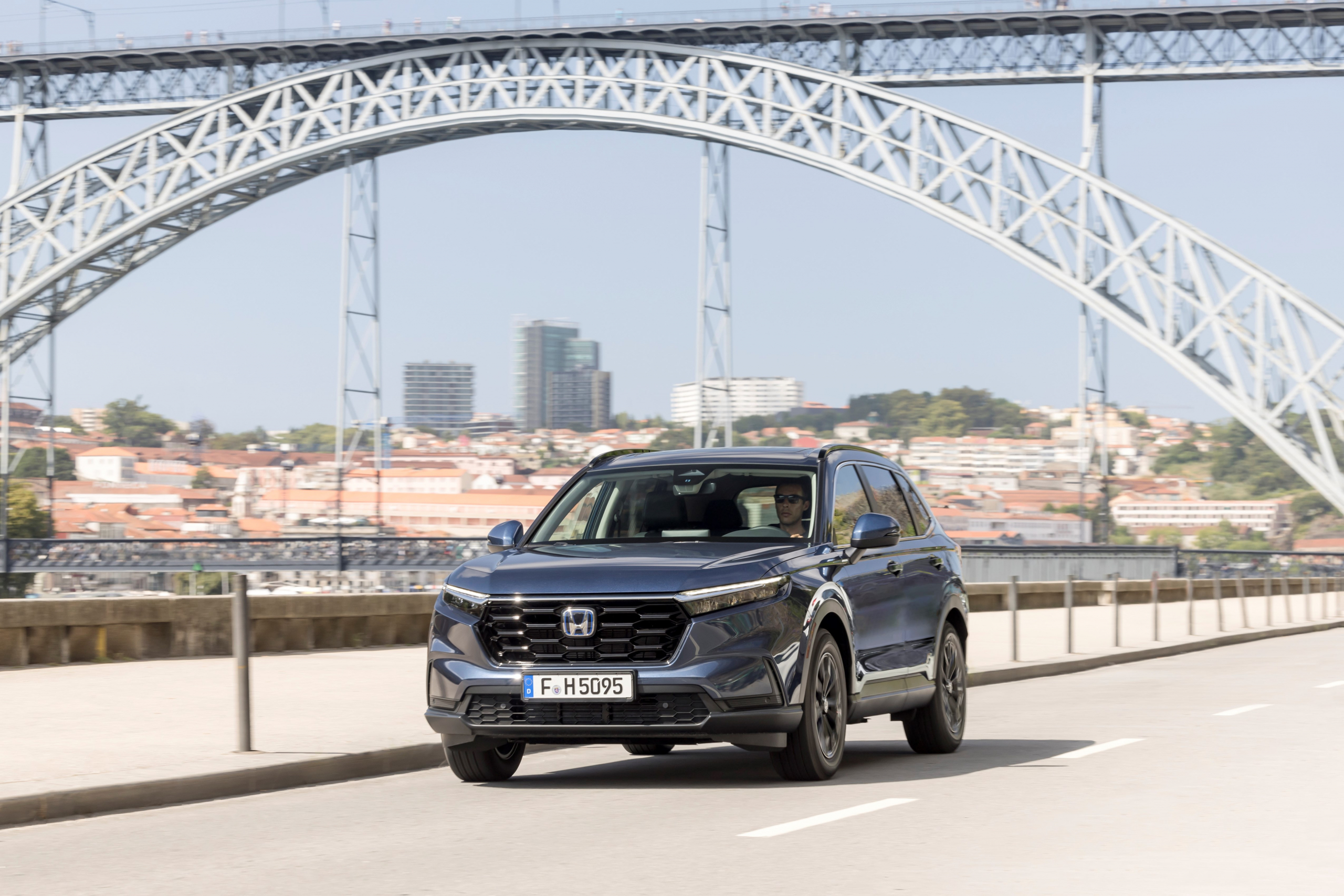 Review: Honda CR-V (2023) heeft het hoog in de bol