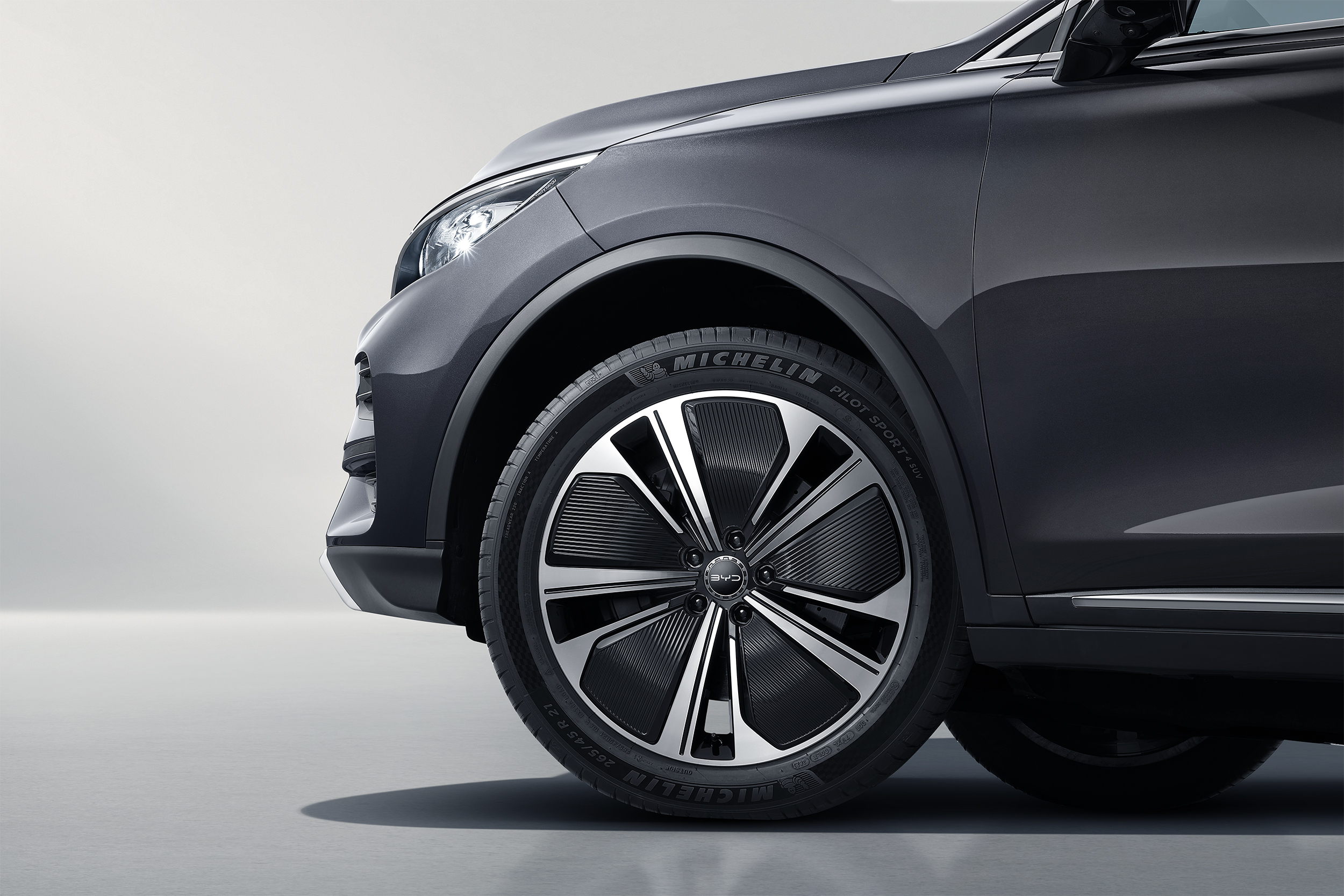 Deze elektrische suv met 7 zitplaatsen heeft een batterij van 108,8 kWh