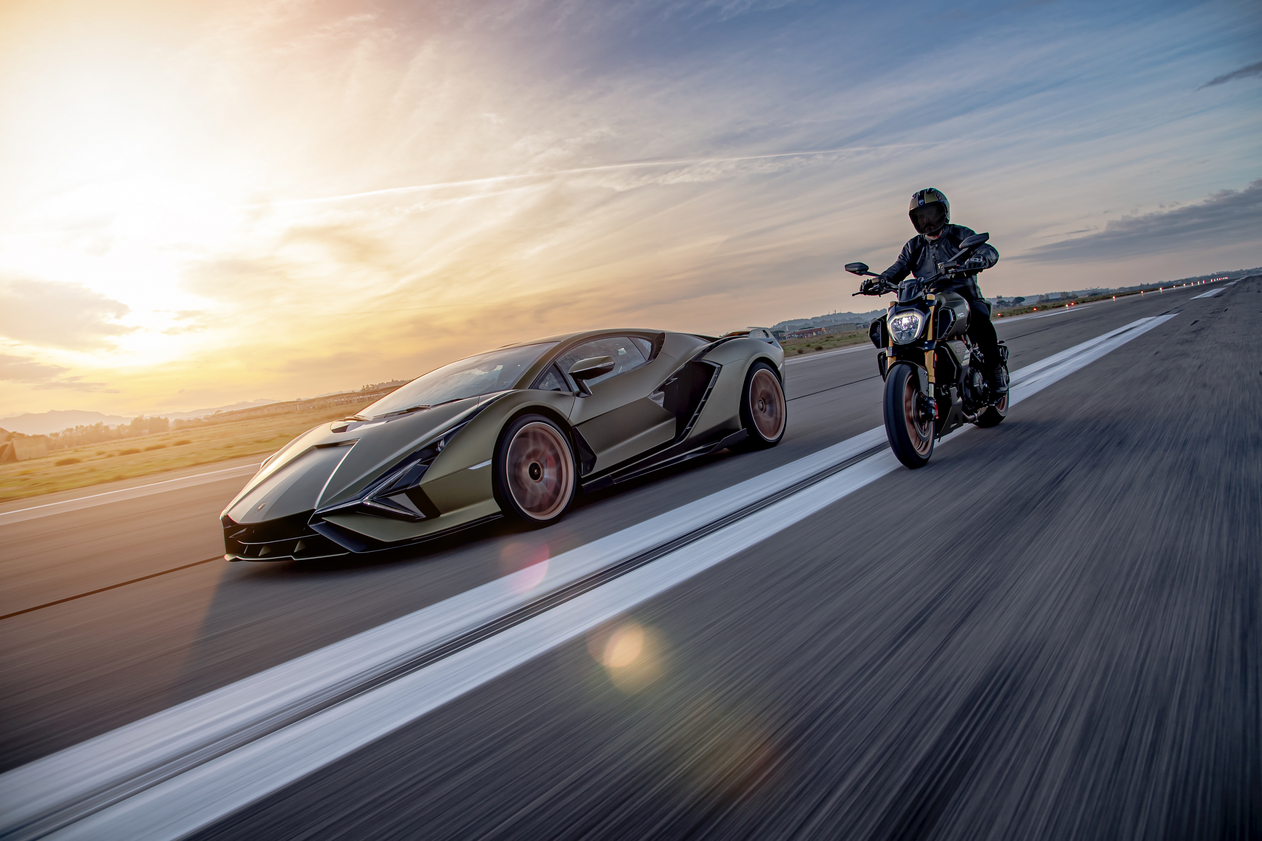 Welke moet het worden: Lamborghini Sián of Ducati Diavel 1260 Lamborghini?