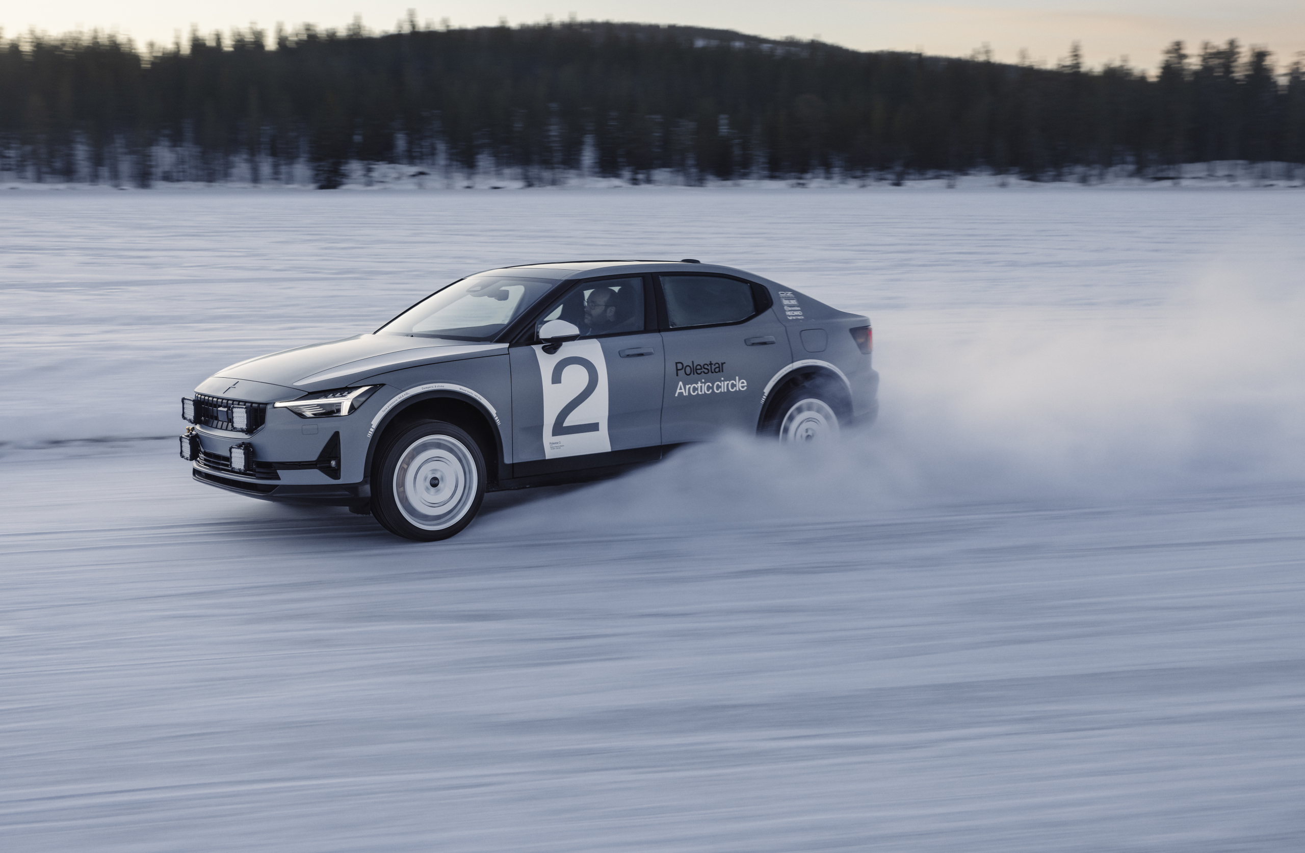Trek in eindeloos winterplezier? Dan is deze Polestar 2 ‘Arctic Circle’ iets voor jou