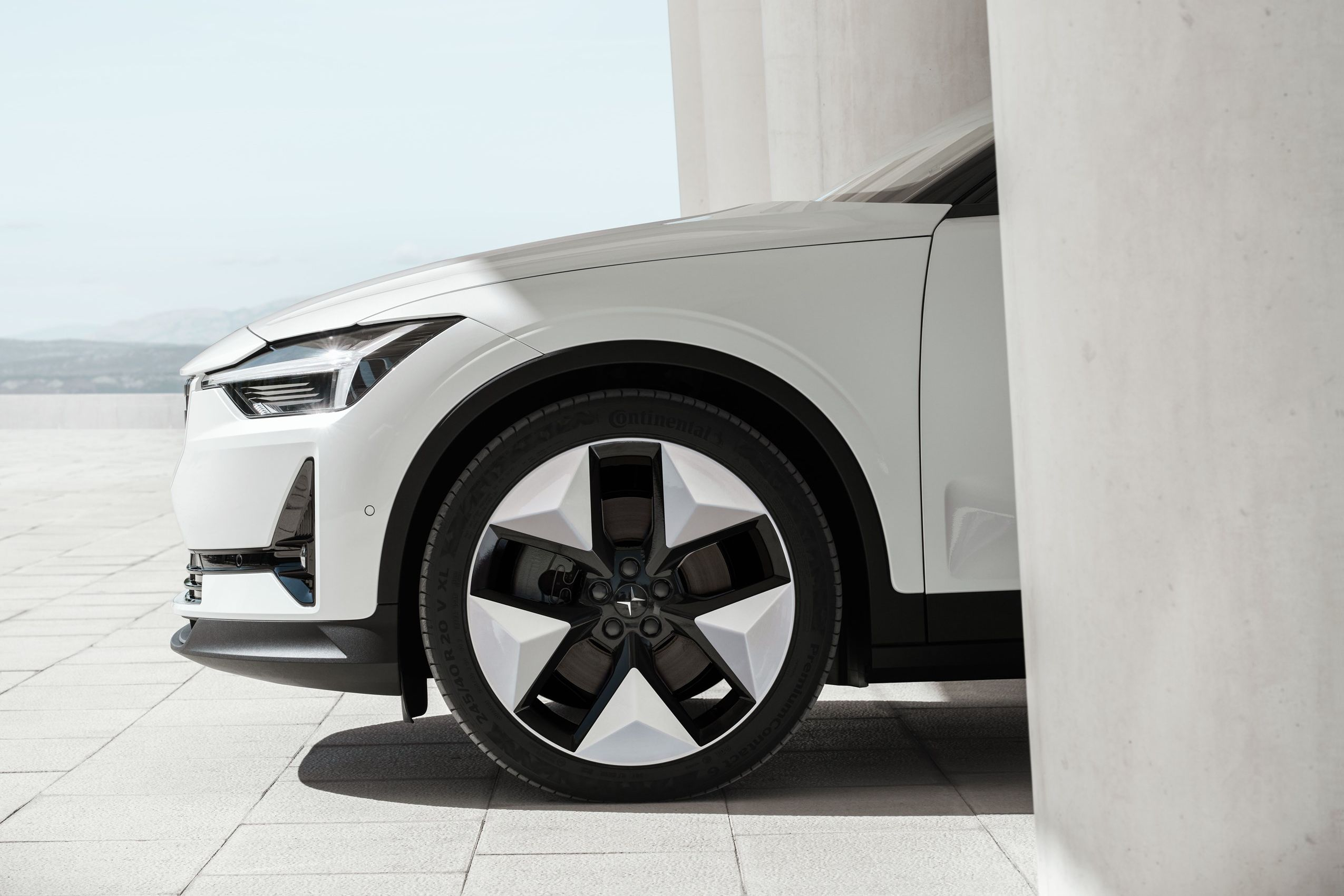 Waarom je in de goedkoopste Polestar 2 nu sneller bent en verder komt