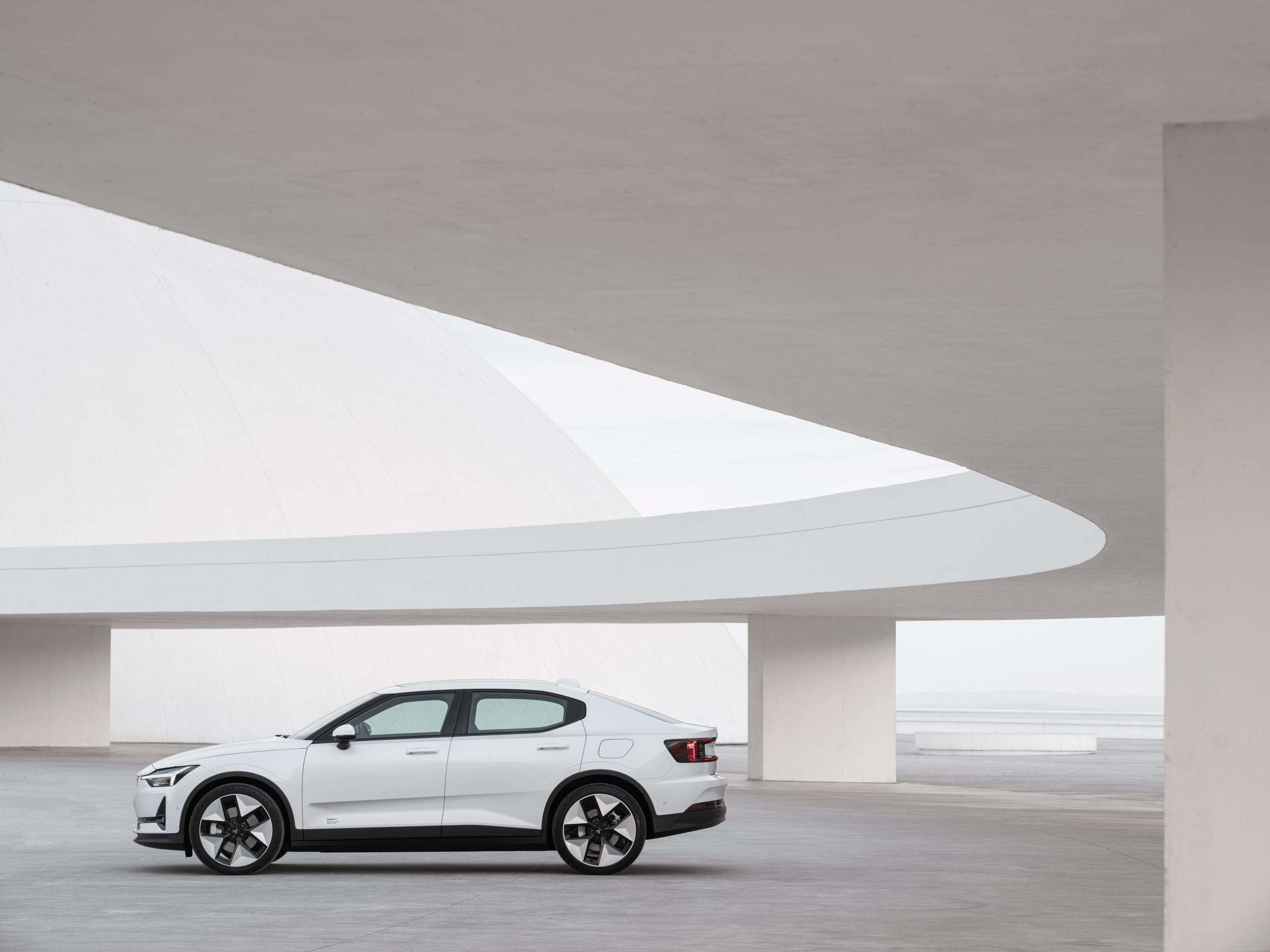 Waarom je in de goedkoopste Polestar 2 nu sneller bent en verder komt
