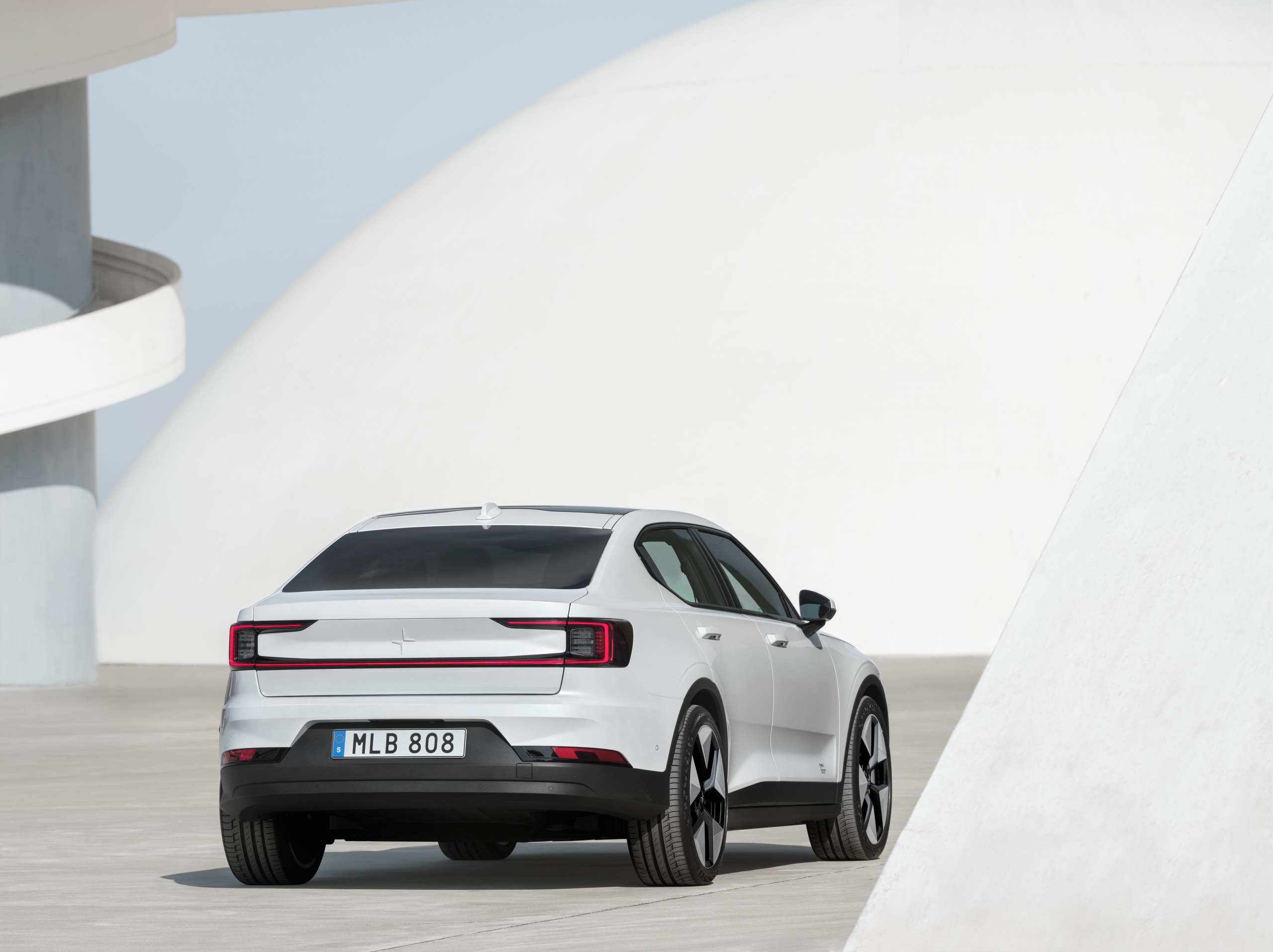 Waarom je in de goedkoopste Polestar 2 nu sneller bent en verder komt