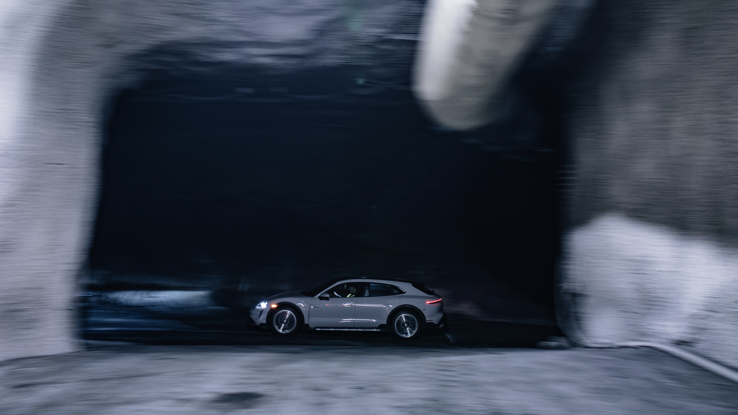 Porsche Taycan staat in het Guiness World Records-boek ... met een vrij nutteloos kunstje