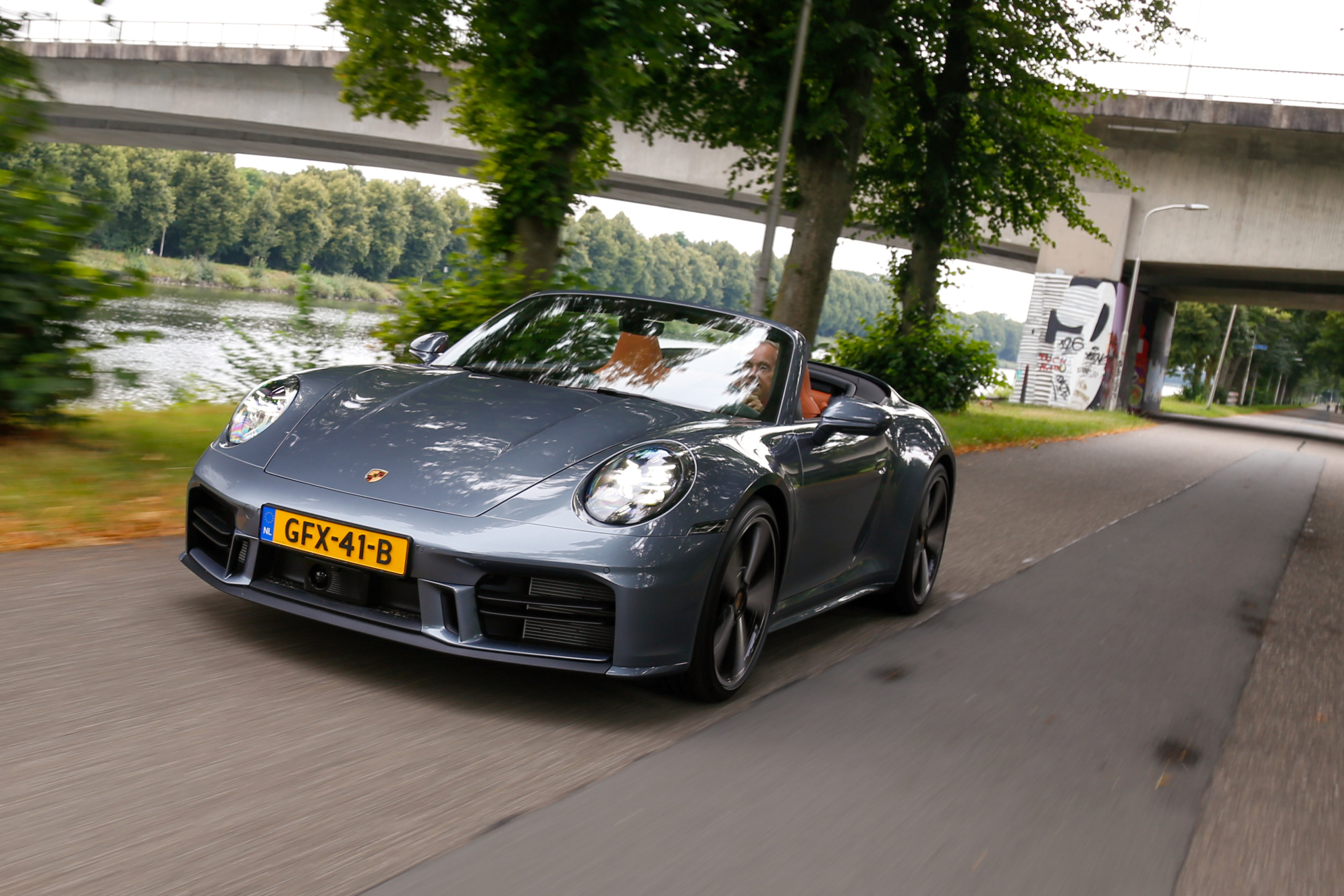 Porsche 911 Carrera (2024) review - met een EV was dit nooit gebeurd