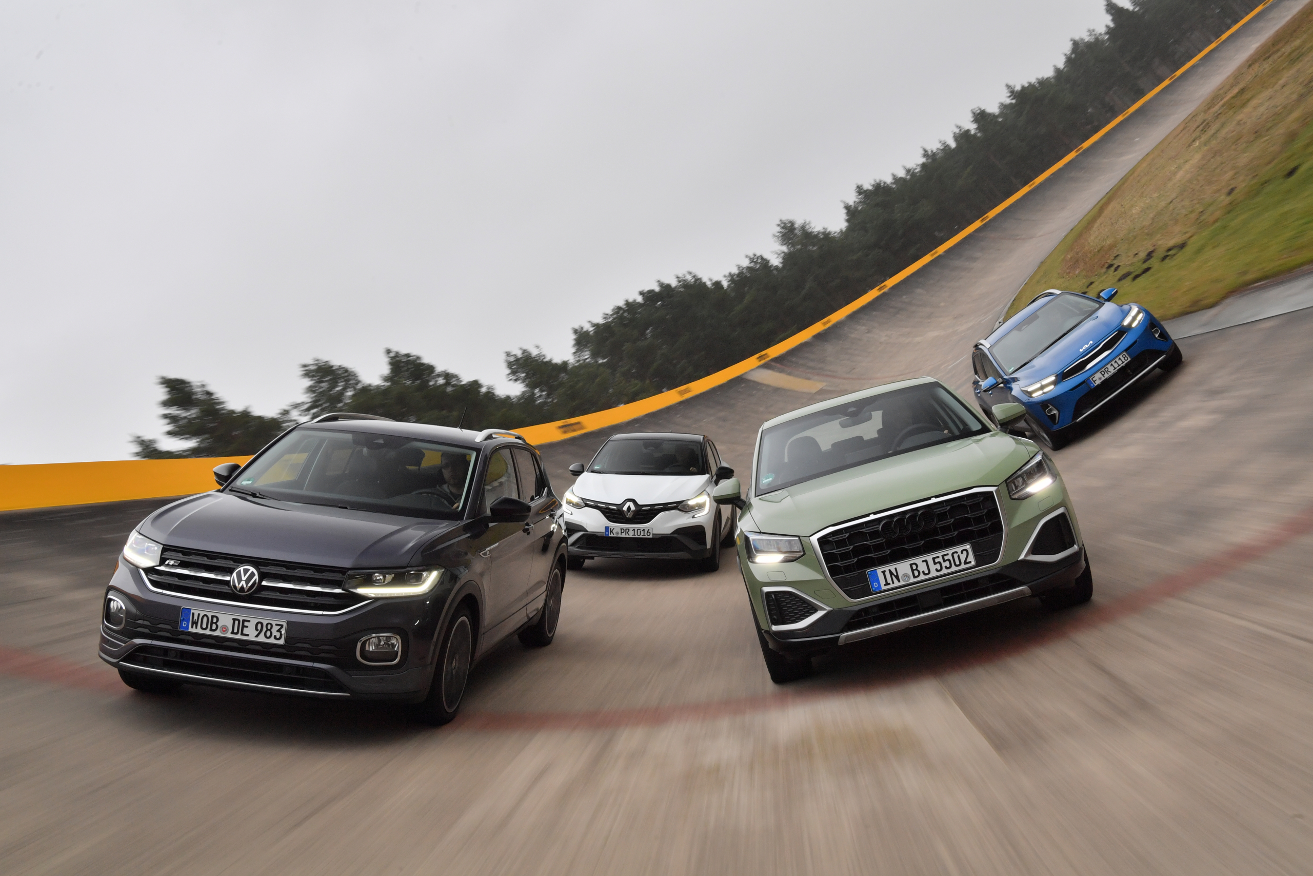 TEST Audi Q2, Kia Stonic, Renault Captur, Volkswagen T-Cross: hoe een strenge meesteres rijplezier kan verpesten