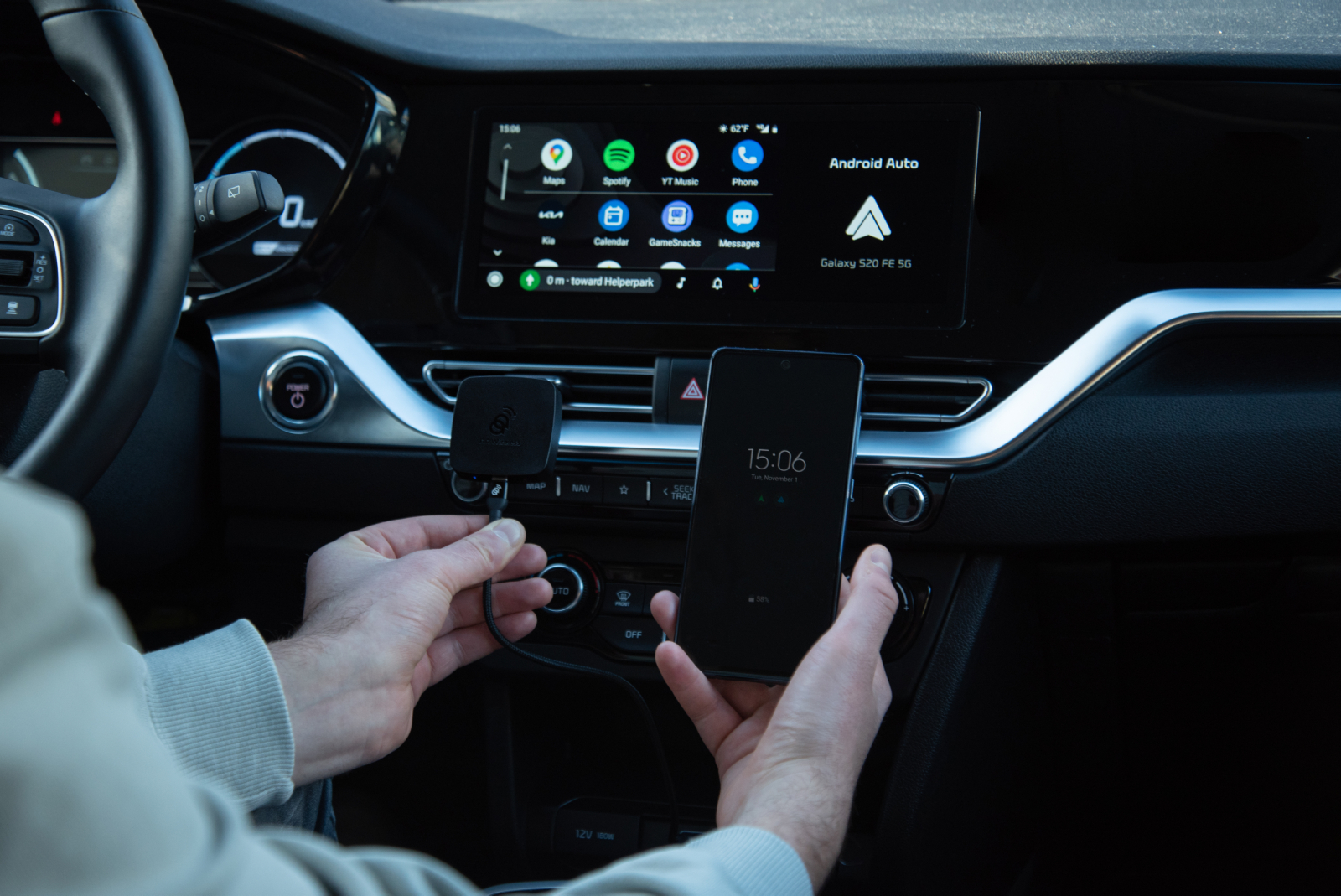 Deze Android Auto dongle maakt je dagelijkse autorit een stuk aangenamer