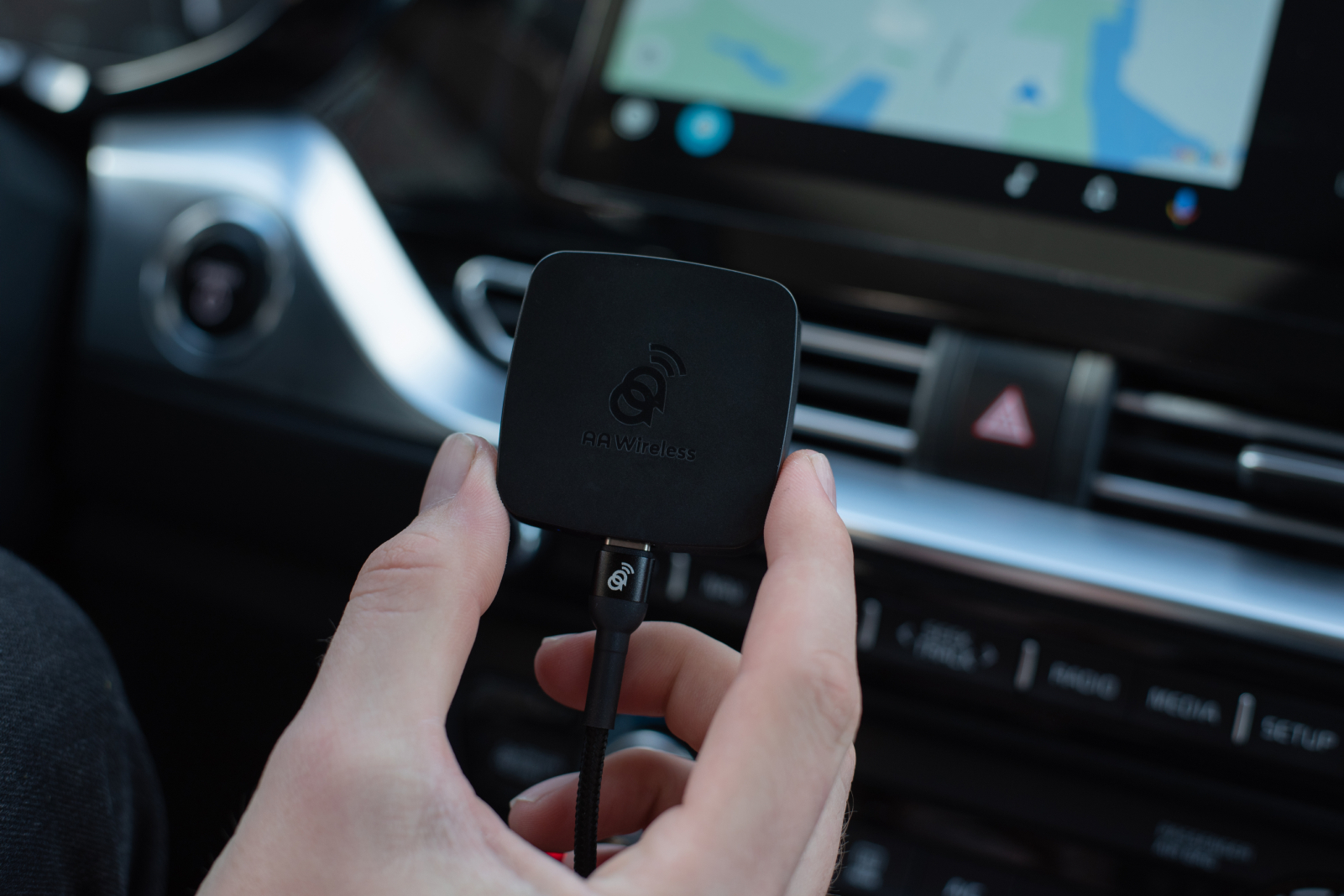 Deze Android Auto dongle maakt je dagelijkse autorit een stuk aangenamer