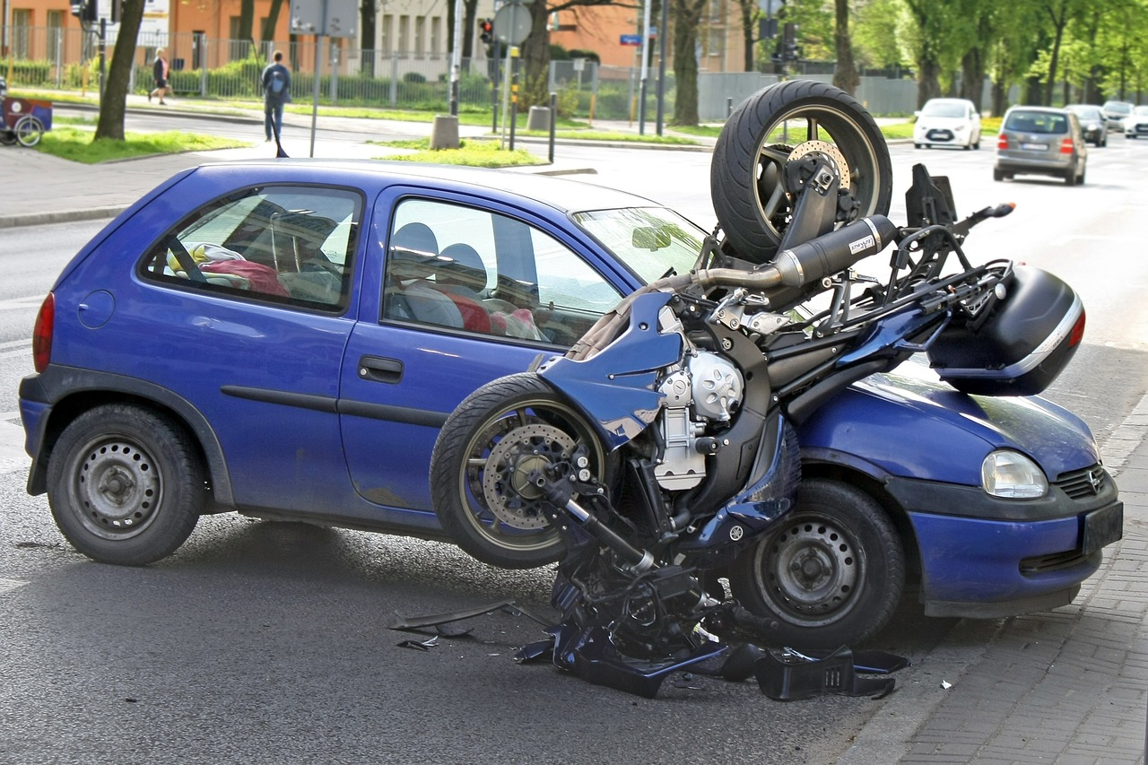 Wie betaalt de schade als je wordt aangereden door iemand zonder rijbewijs?