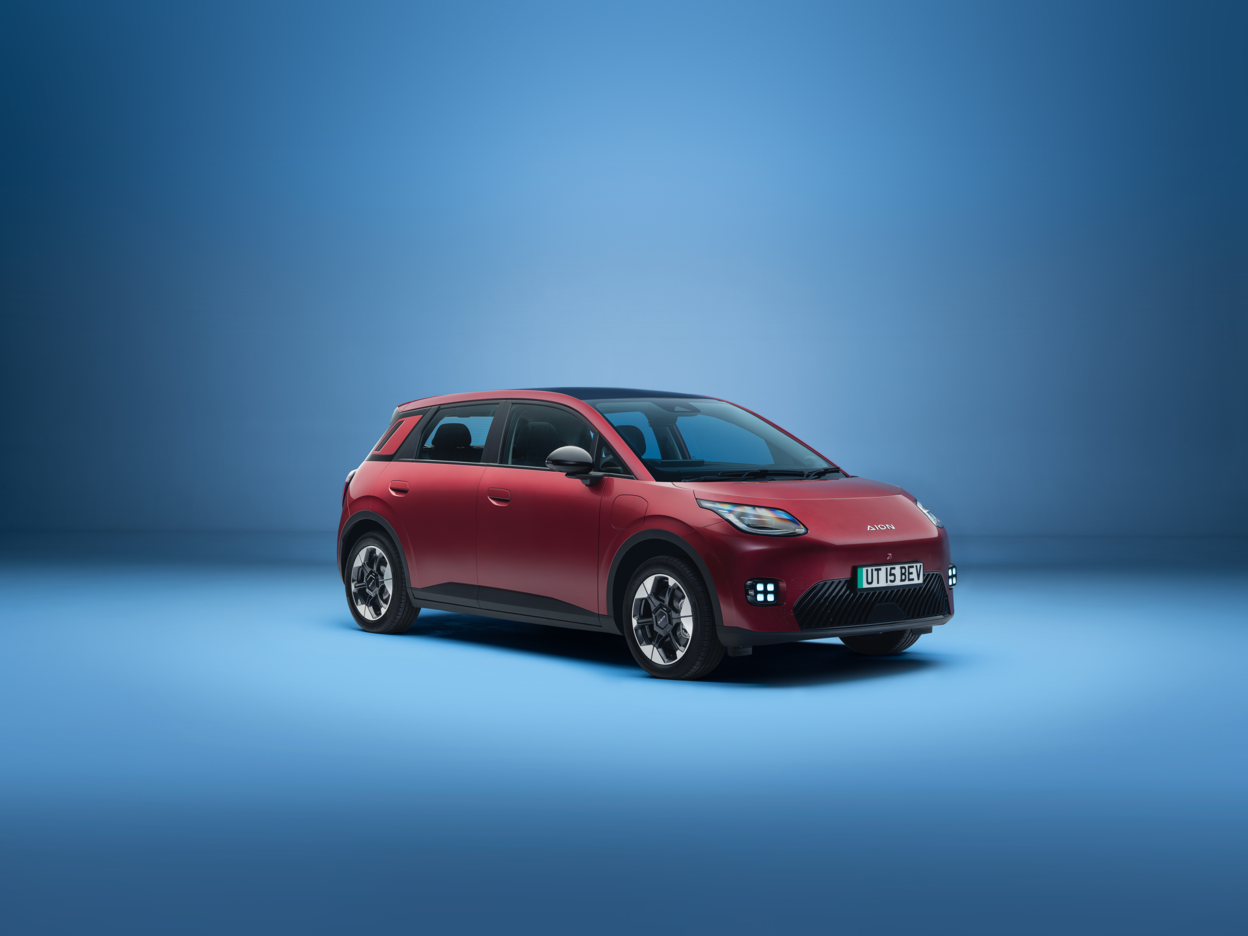 China lanceert bijna drie nieuwe automodellen per dag – waarschuwing voor batterijproblemen