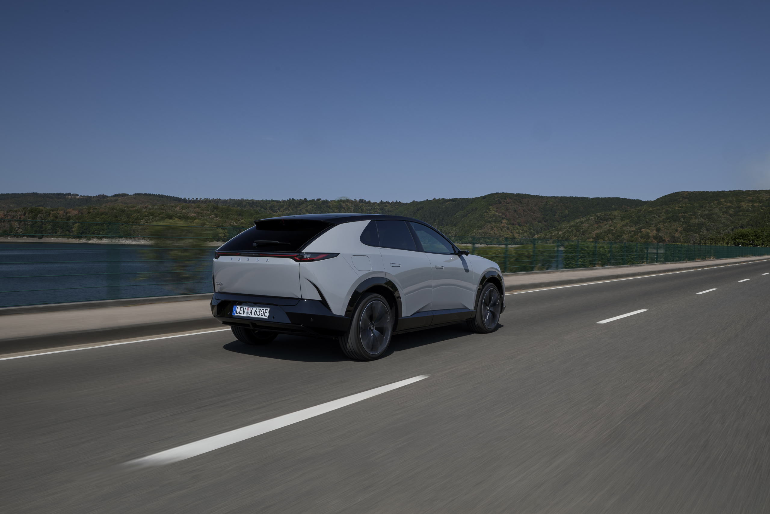 5 vragen Mazda CX-6e