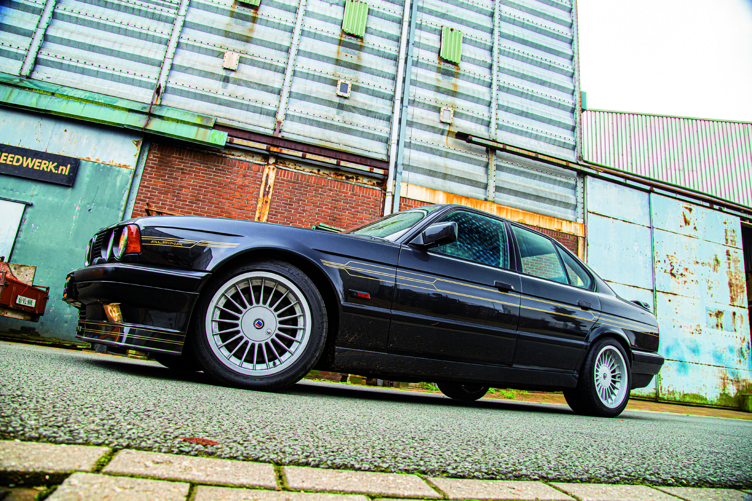 Classic Cars Magazine - Baas van de autobahn in de Alpina B10 Bi-Turbo