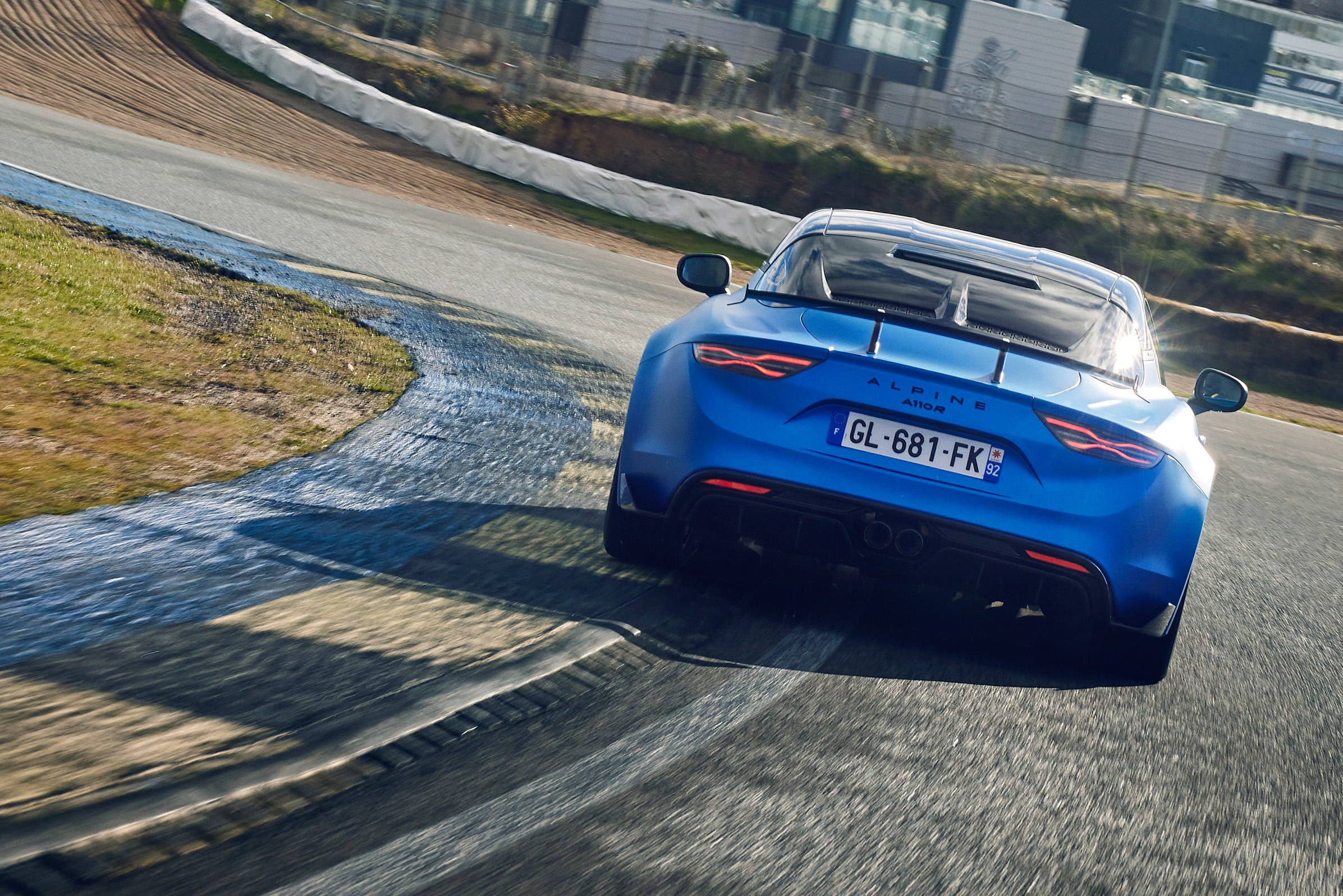 Alpine A110 R (2023) test: zoveel verschil maakt 34 kilo bij een sportwagen