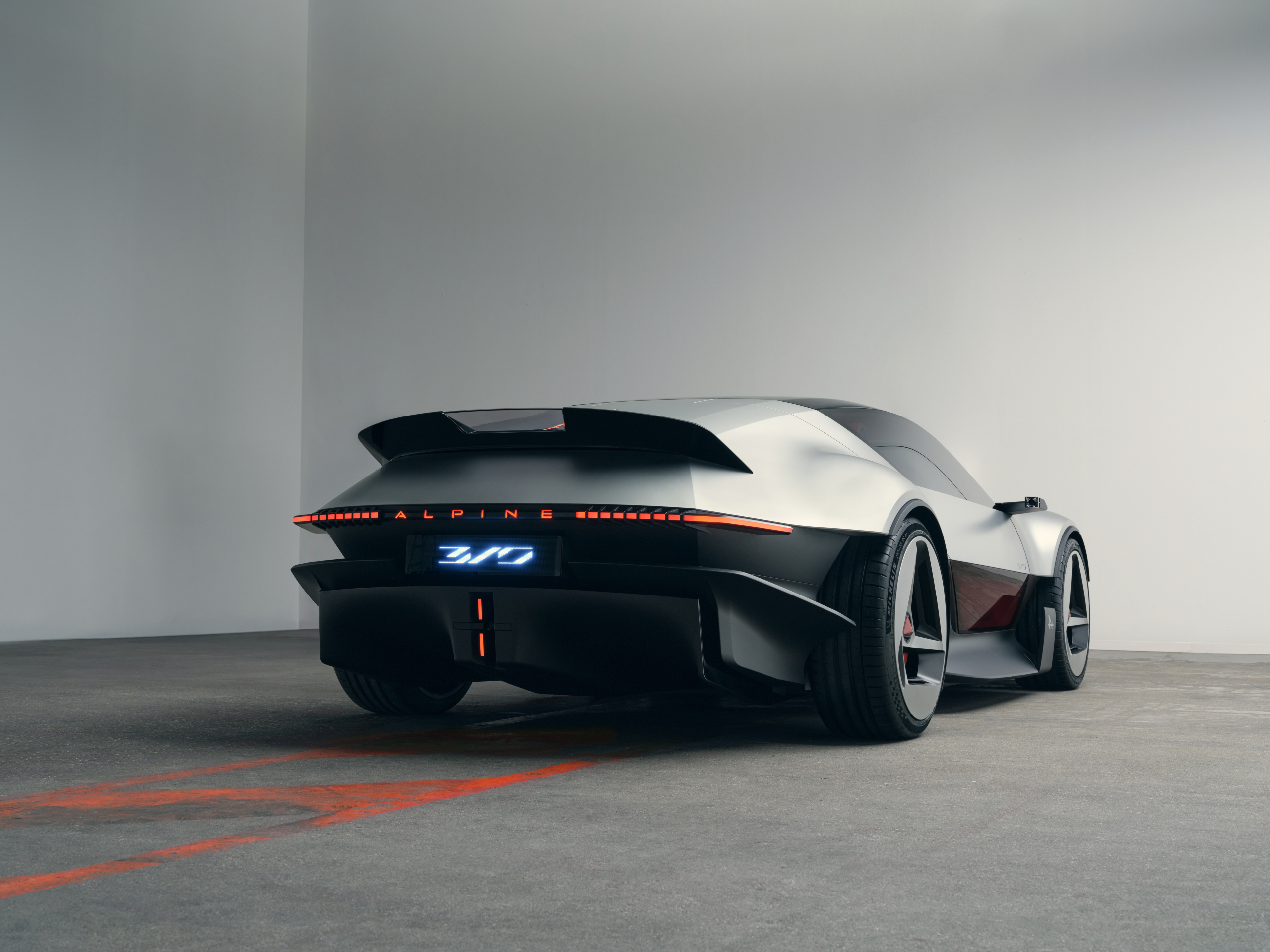 Voordat Ferrari een volgende elektrische auto ontwerpt, moet het even met dit merk bellen