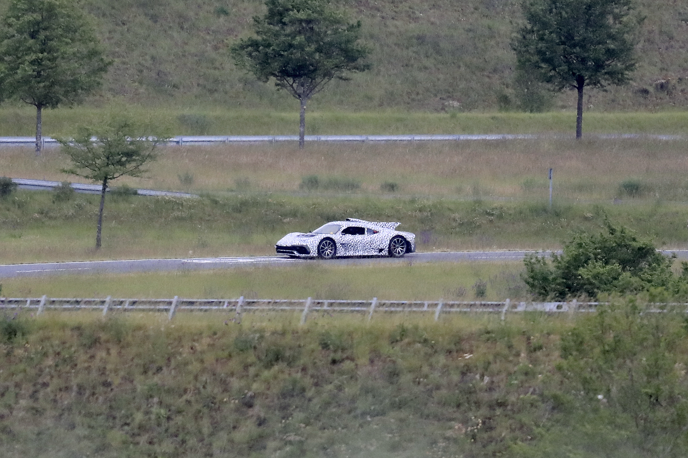 Buitenaardse Mercedes-AMG One geeft teken van leven