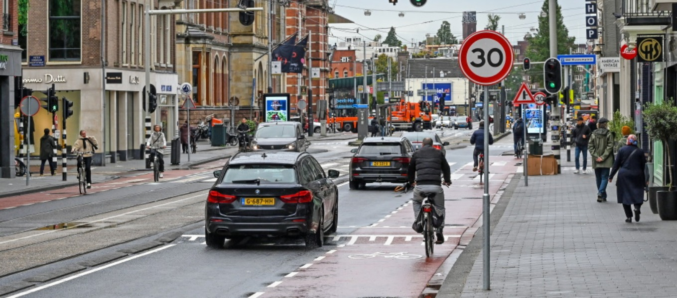 Zo duur is de boete als je in Amsterdam 50 km/h rijdt