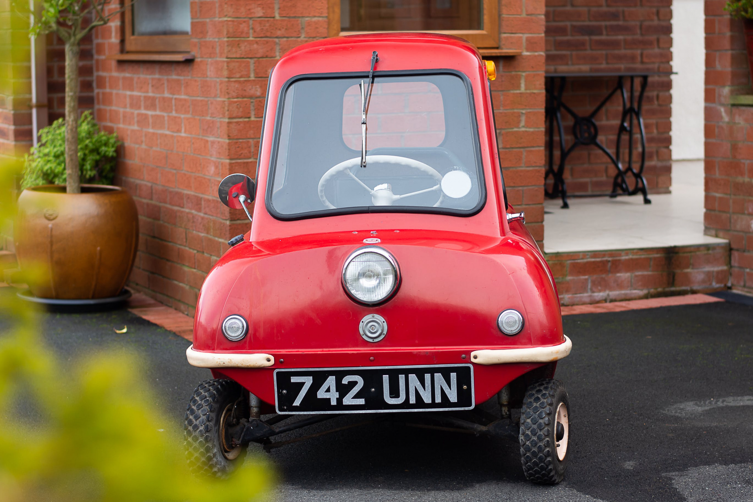 Peel P50: dit mini-autootje kost bijn duizend euro per centimeter