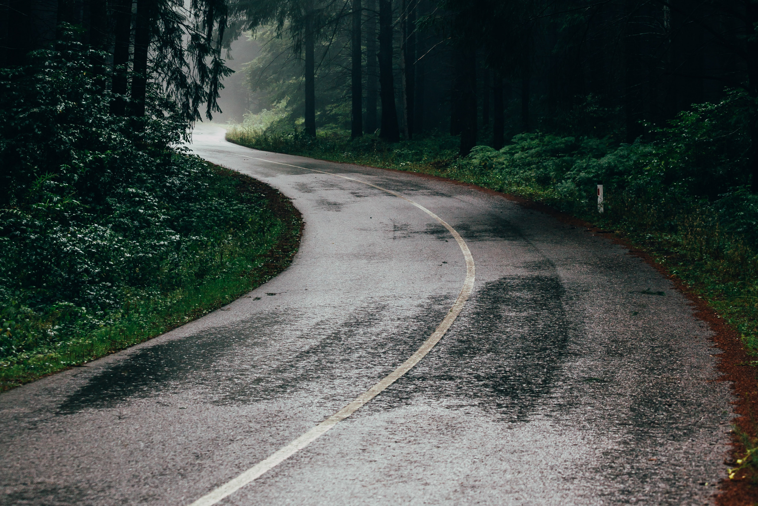 Wat is aquaplaning? En wat kun je er tegen doen?