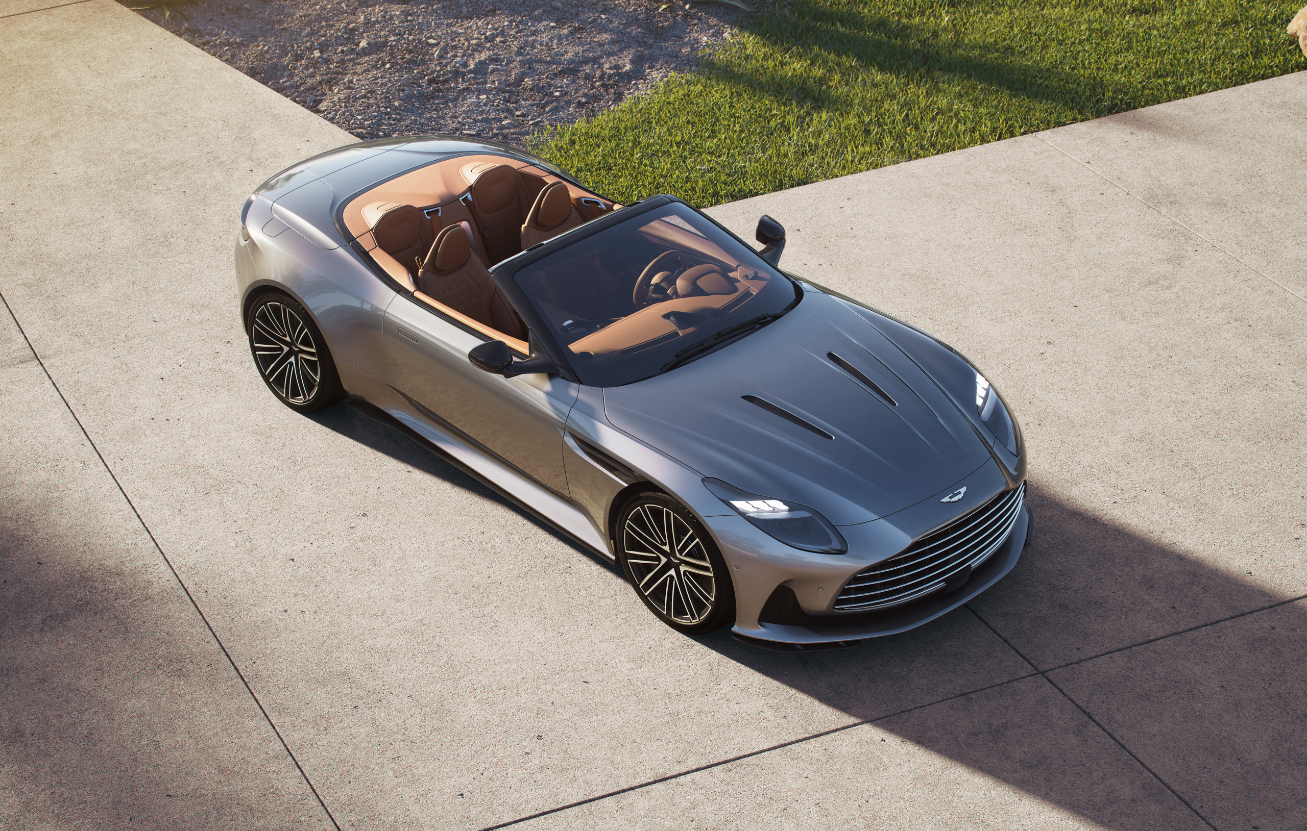 Test Aston Martin DB12 Volante: kick van open rijden bijna niet in woorden uit te drukken