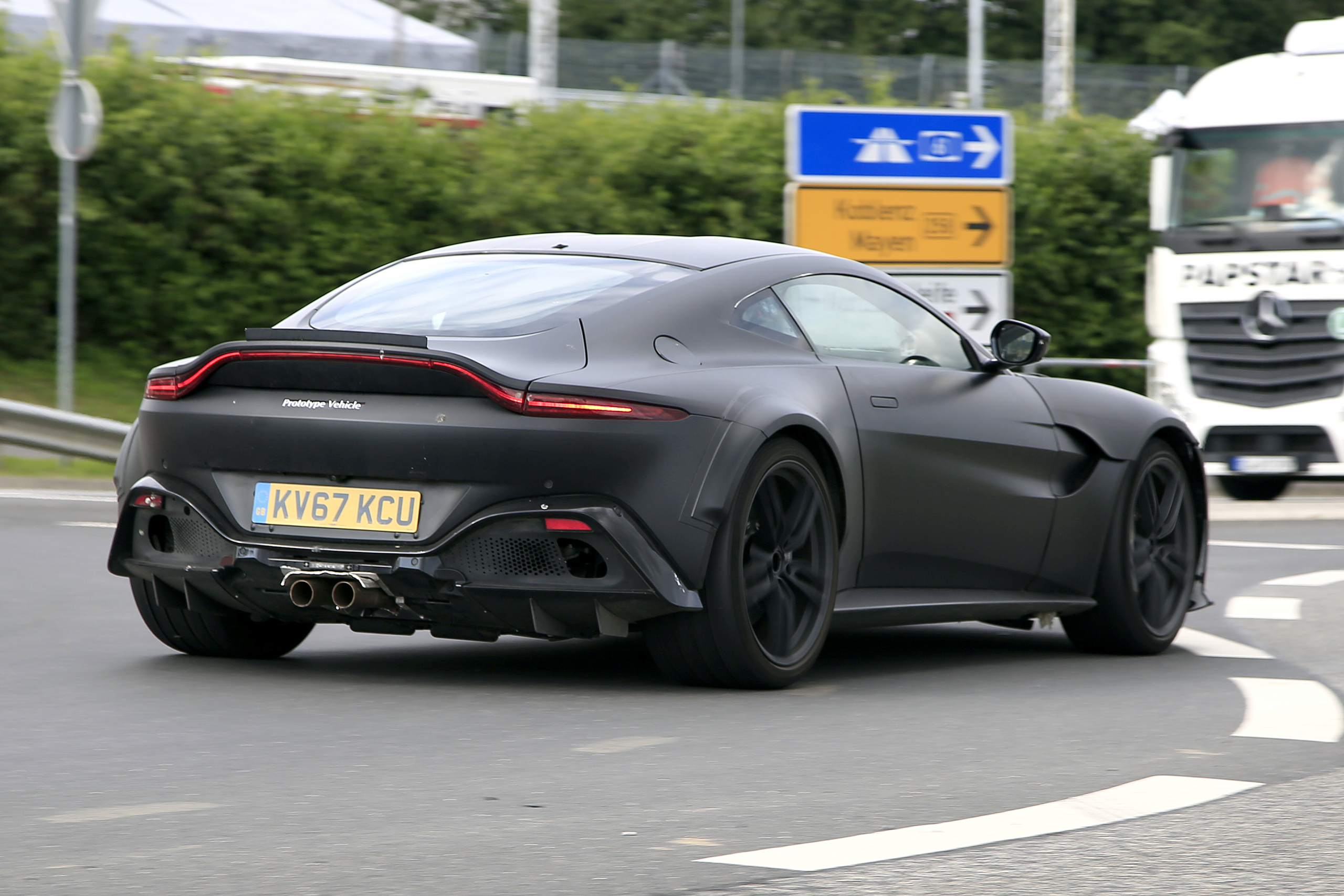 Deze nieuwe Aston Martin steekt de middelvinger op naar ijsberen