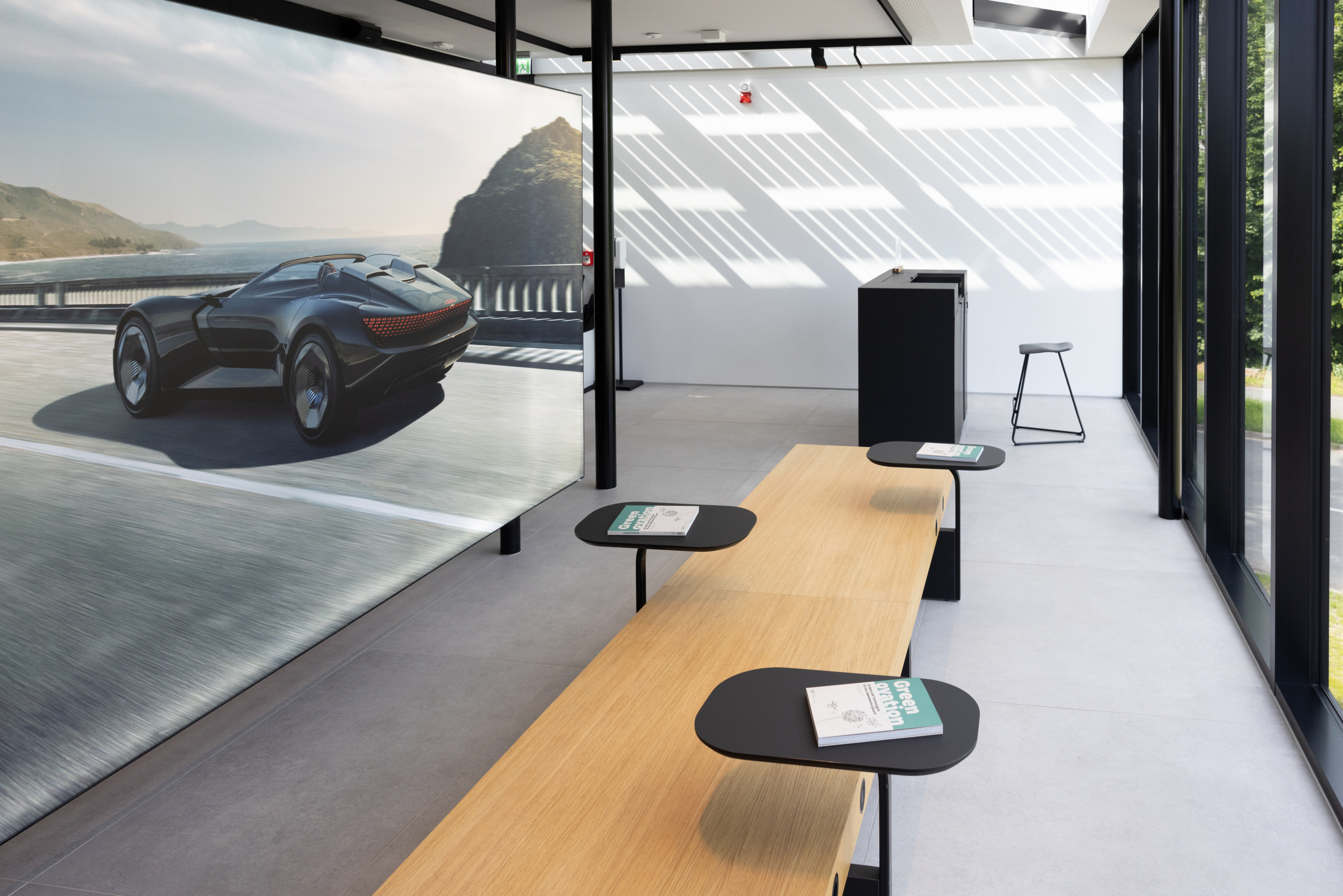 Elektrisch rijden zonder eigen laadpaal? Dit Audi-gebouw biedt de oplossing