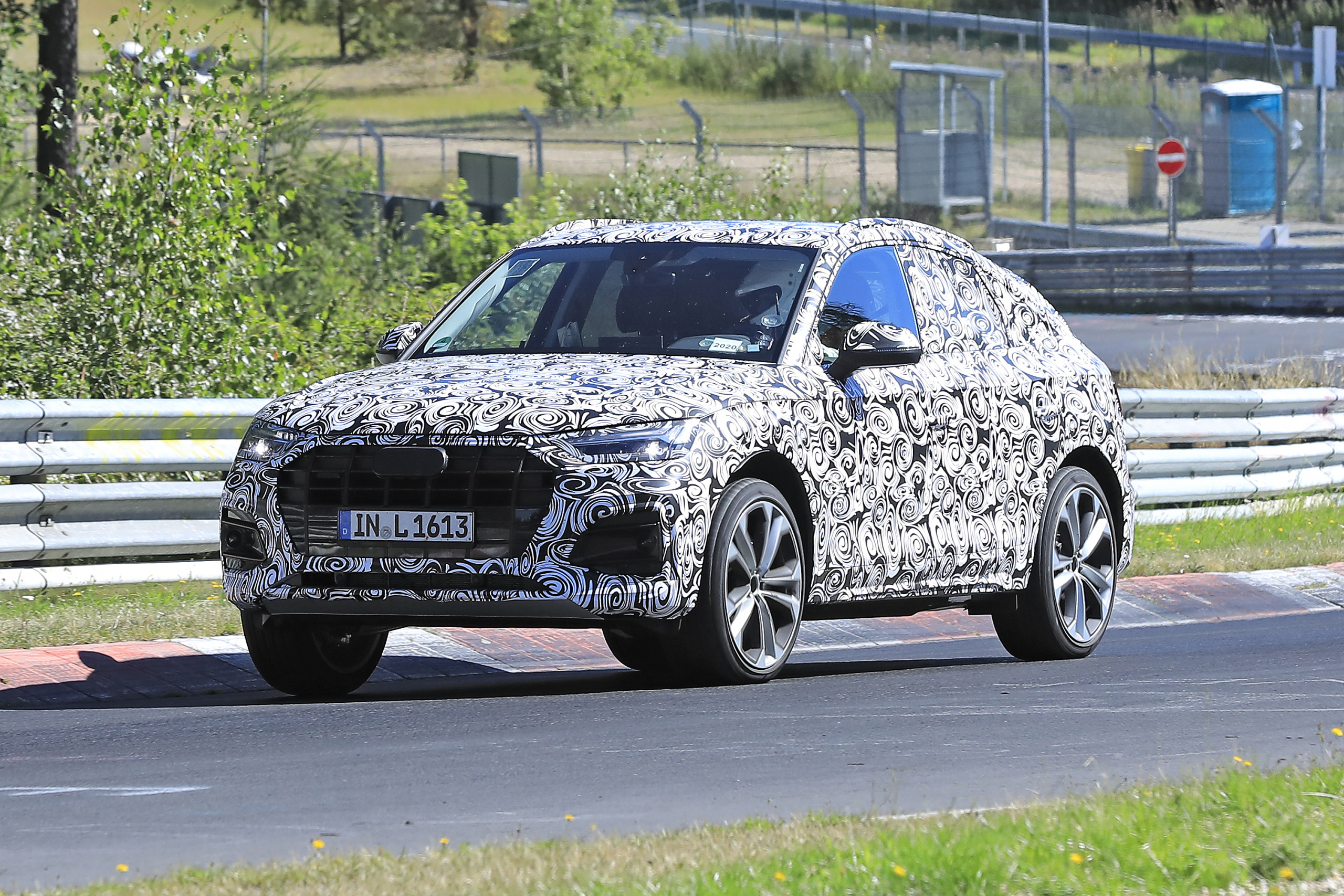 Audi Q5 Crossback traint voor duel met BMW X4