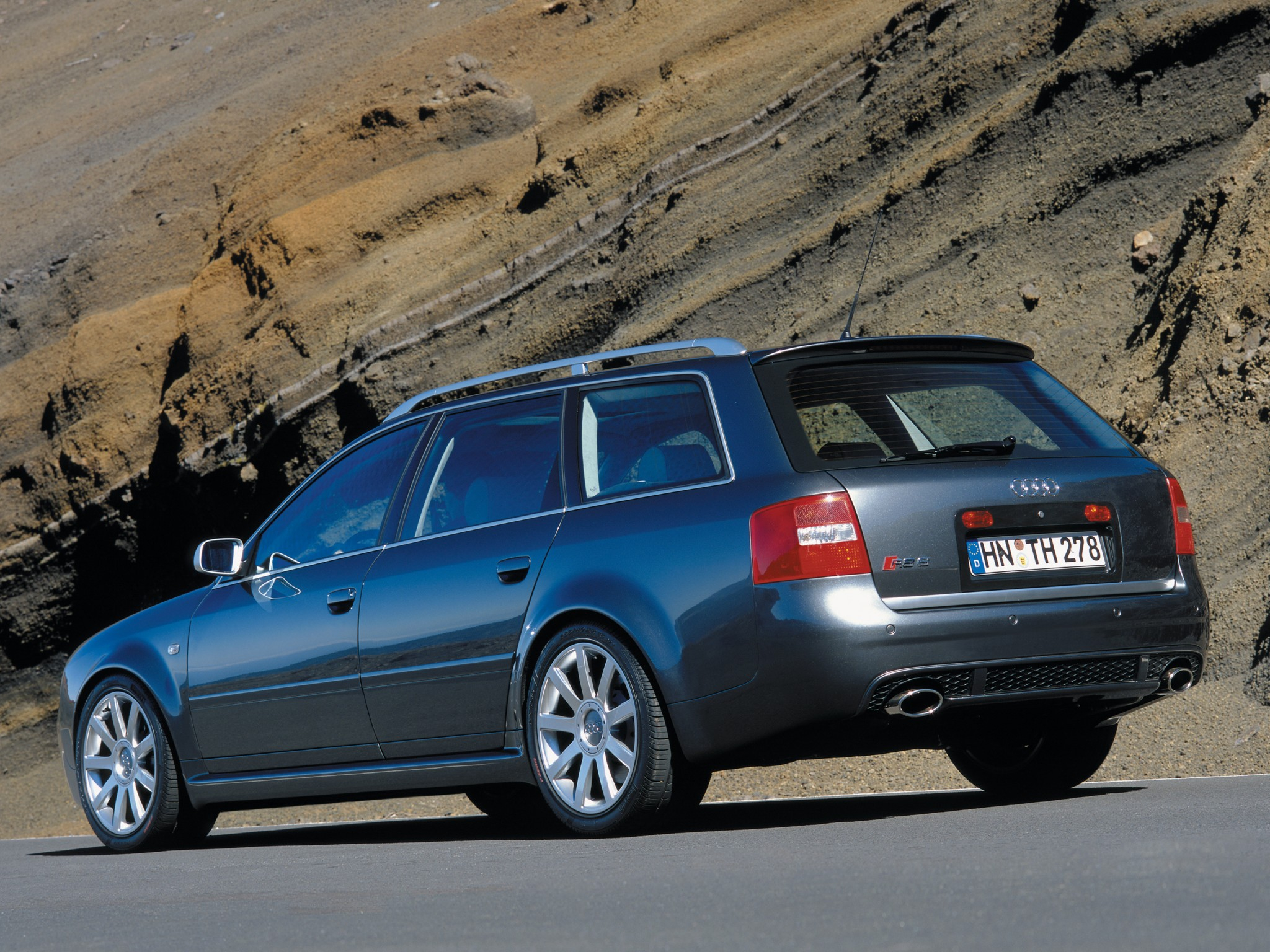 Van Phaeton tot Copen: herinner jij je deze 6 auto's uit 2002?