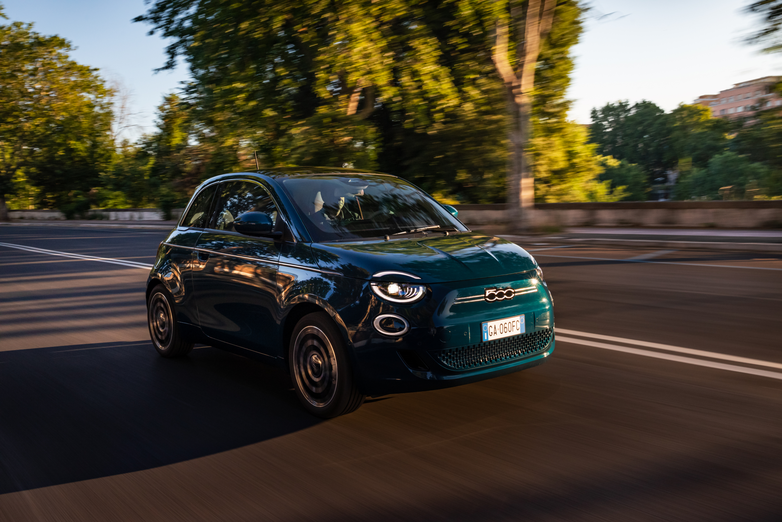 Eerste review: elektrische Fiat 500e doet eigenlijk alles goed