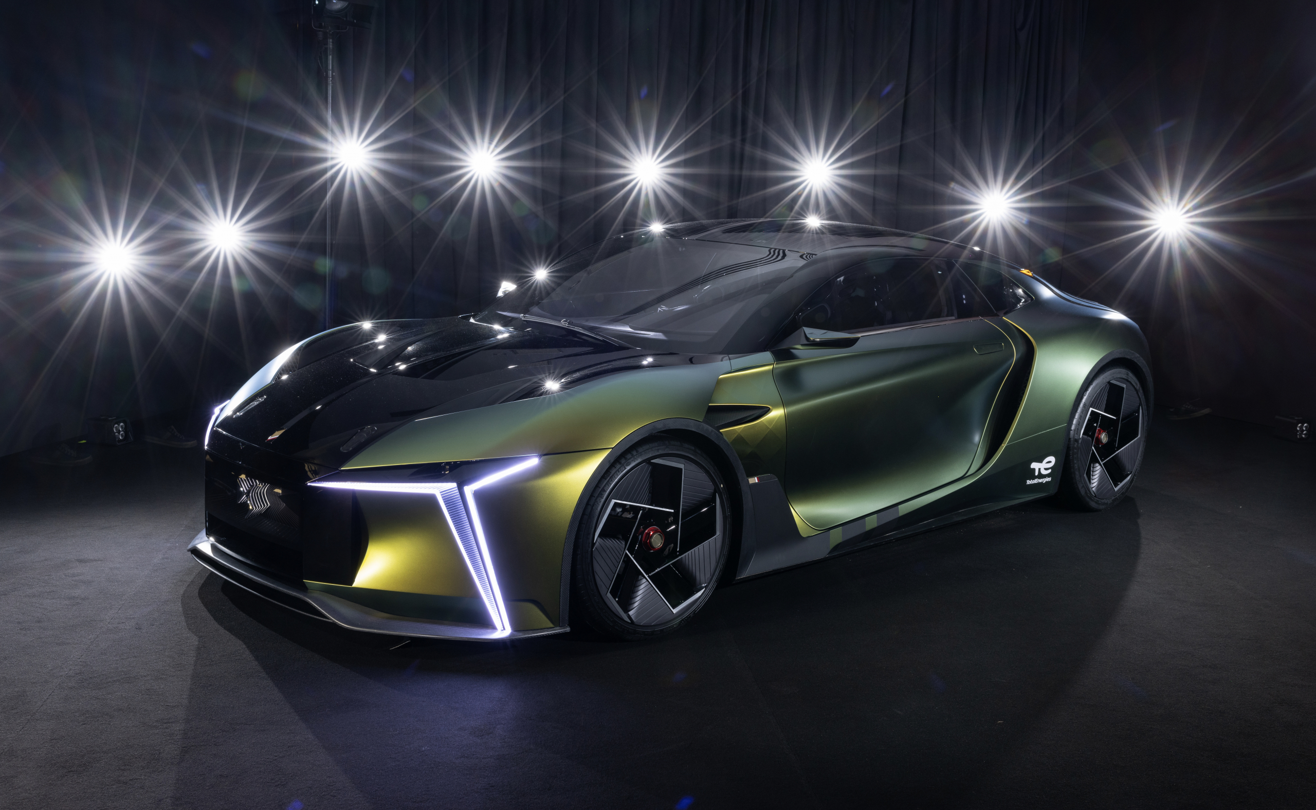 Wil je de DS E-Tense Performance opladen? Dan heb je niet eens tijd om te plassen