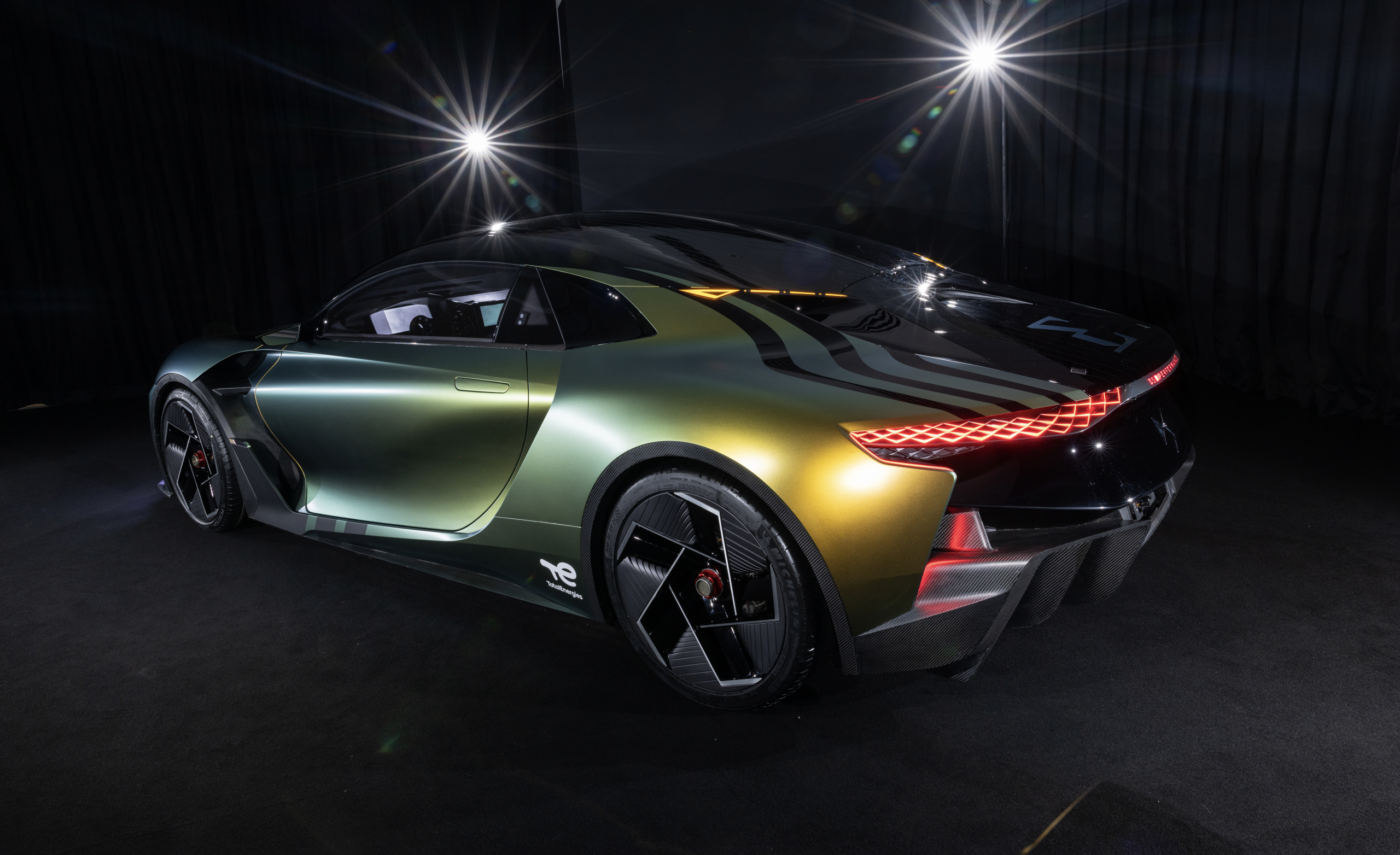Wil je de DS E-Tense Performance opladen? Dan heb je niet eens tijd om te plassen