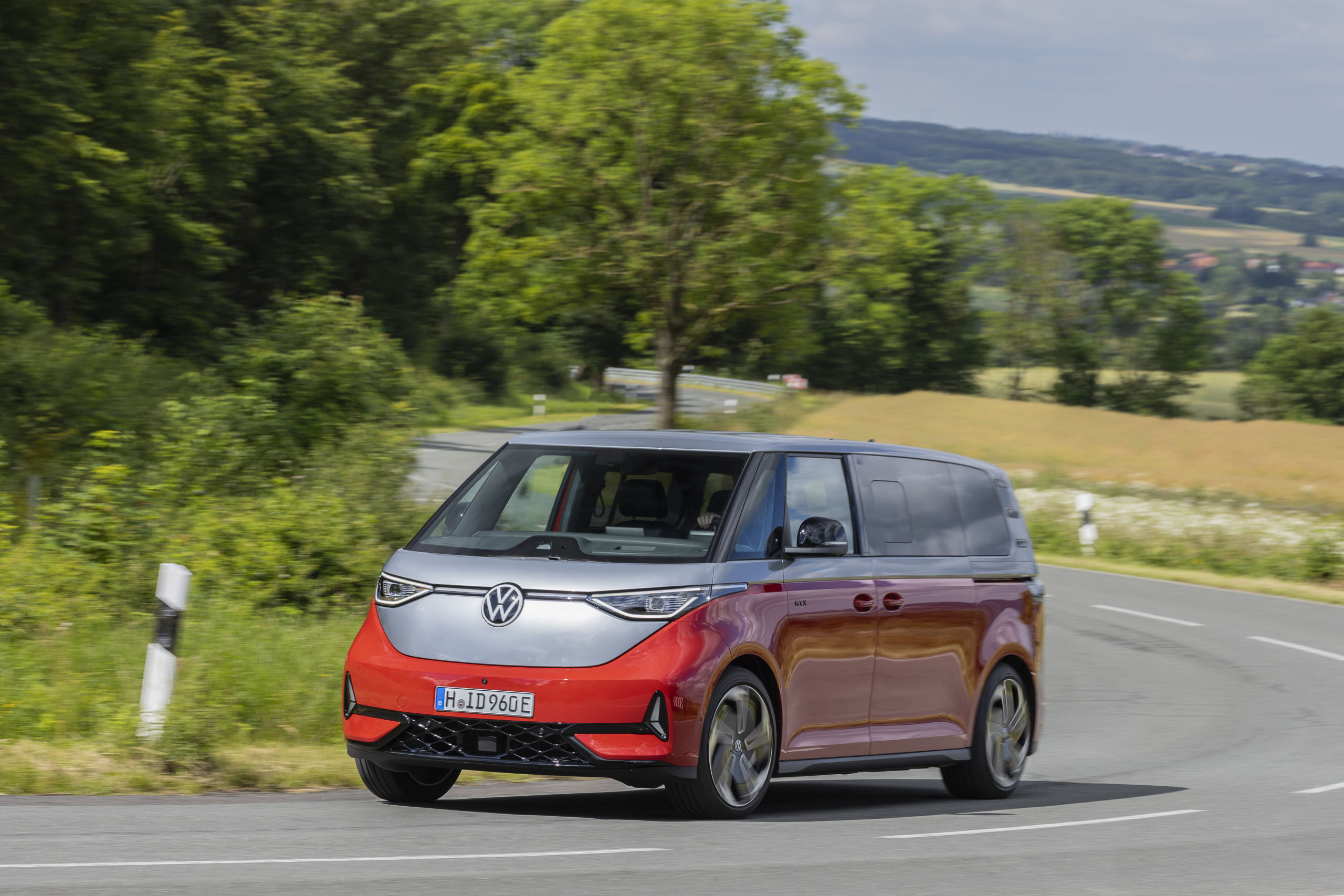 BMW rijdt Audi en Mercedes eruit op de EV-markt