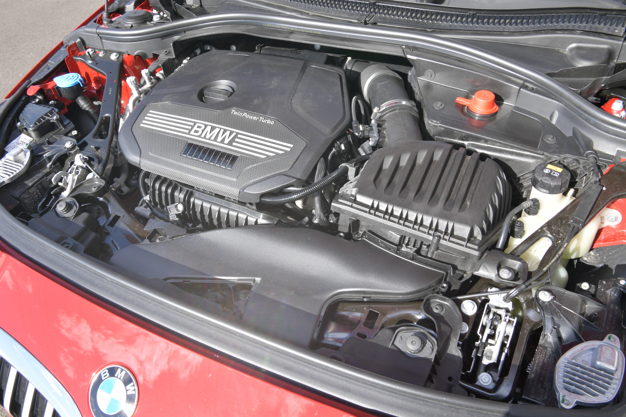 verklaren Leggen noodzaak Wat is de beste 3-cilinder auto: BMW 1-serie, Seat Leon of Volkswagen Golf?  - AutoReview.nl