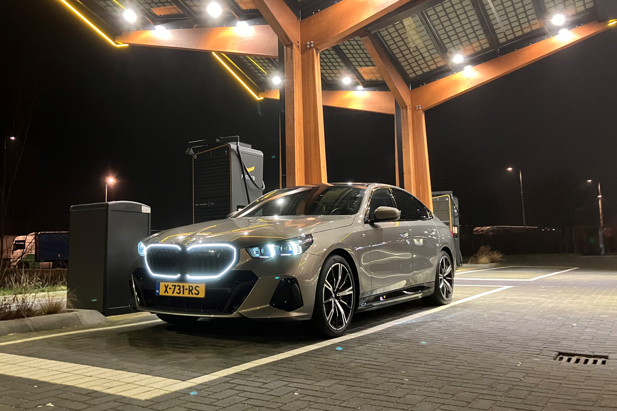 BMW i5: actieradius gemeten bij 100 en 130 km/h