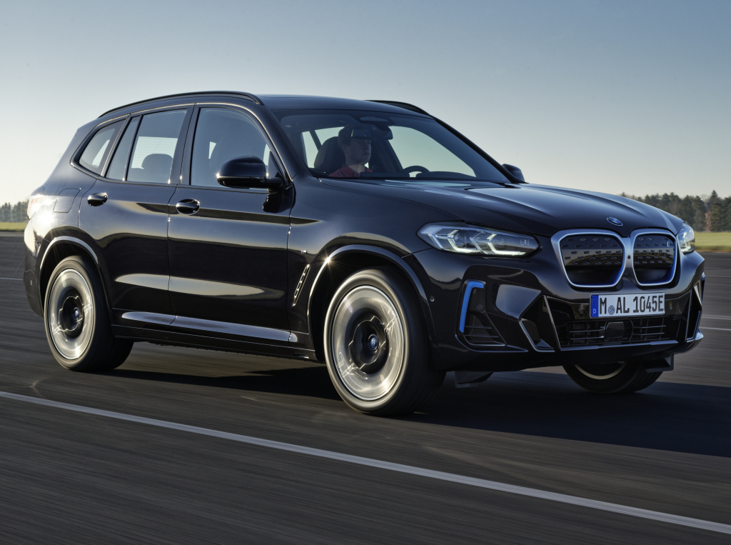 BMW jokt over facelift! Zo 'geheel nieuw' is de elektrische BMW iX3 niet